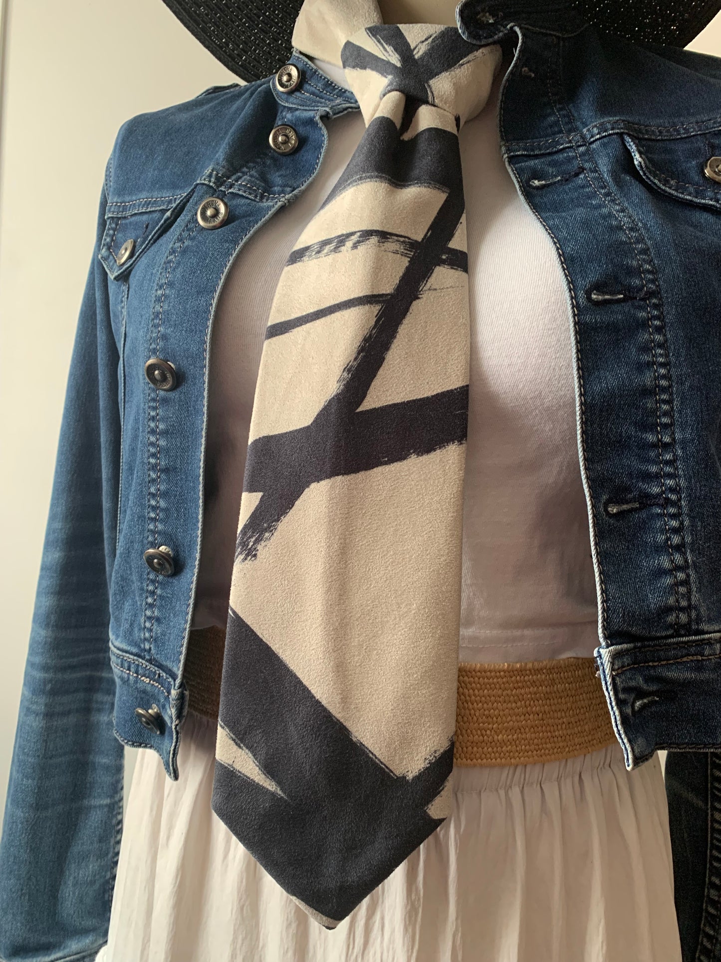 Cravate & 28 Daim artificiel beige et noir