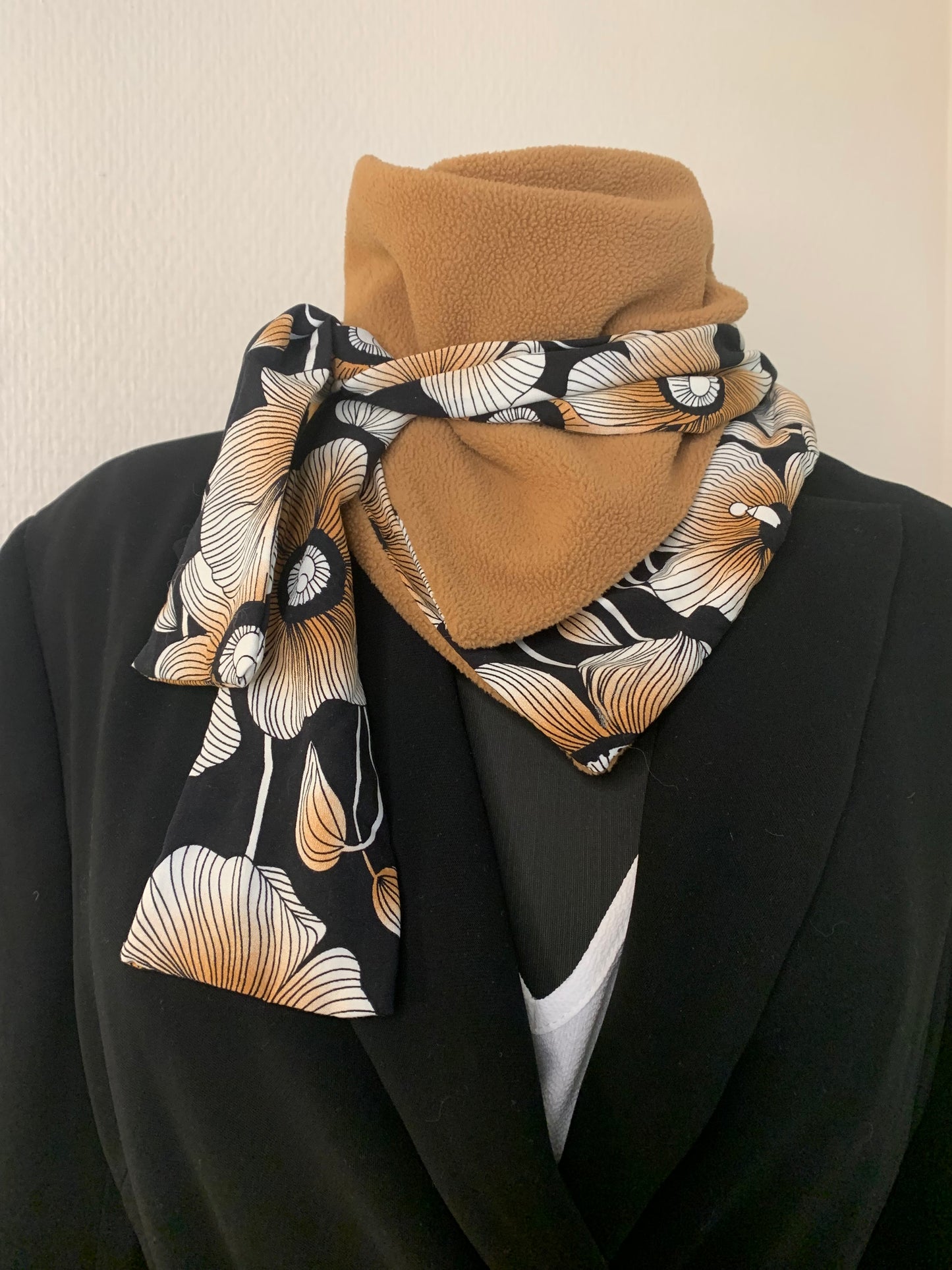 Mimi 18 Foulard forme bandana réversible polaire à lanières