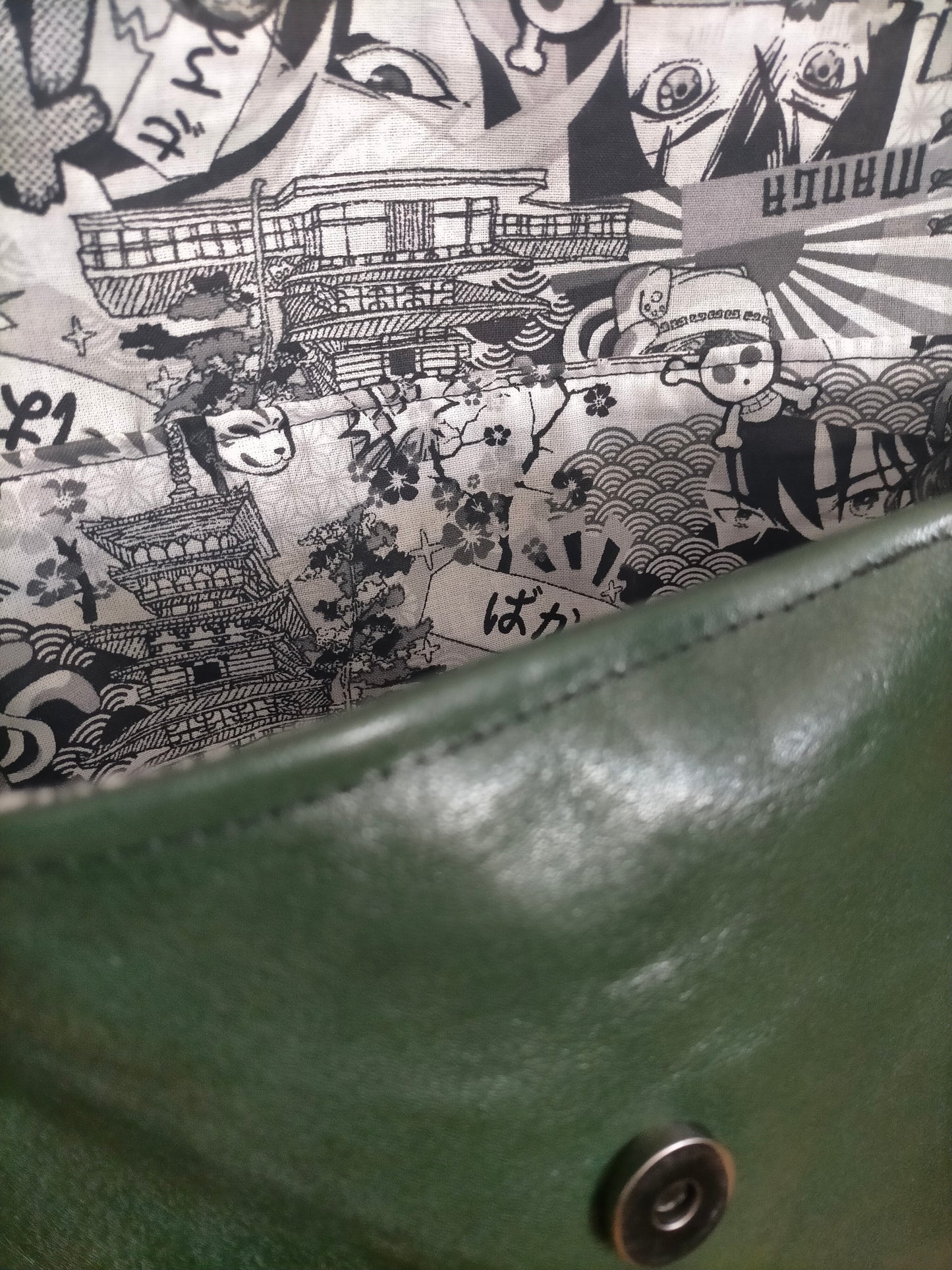 Commande personnalisée sac besace en CUIR vert assorti aux van's