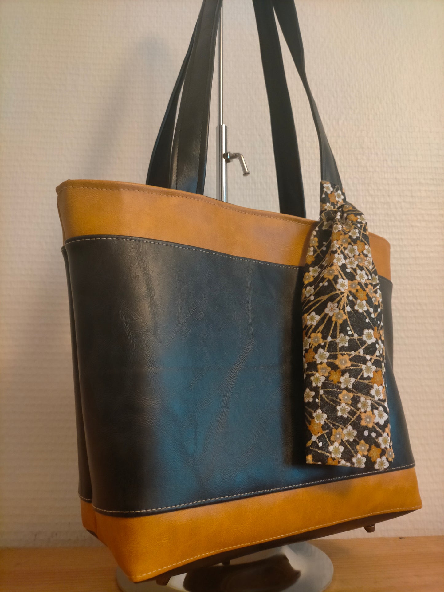 Commande personnalisée Sac cabas sur épaule en simili cuir