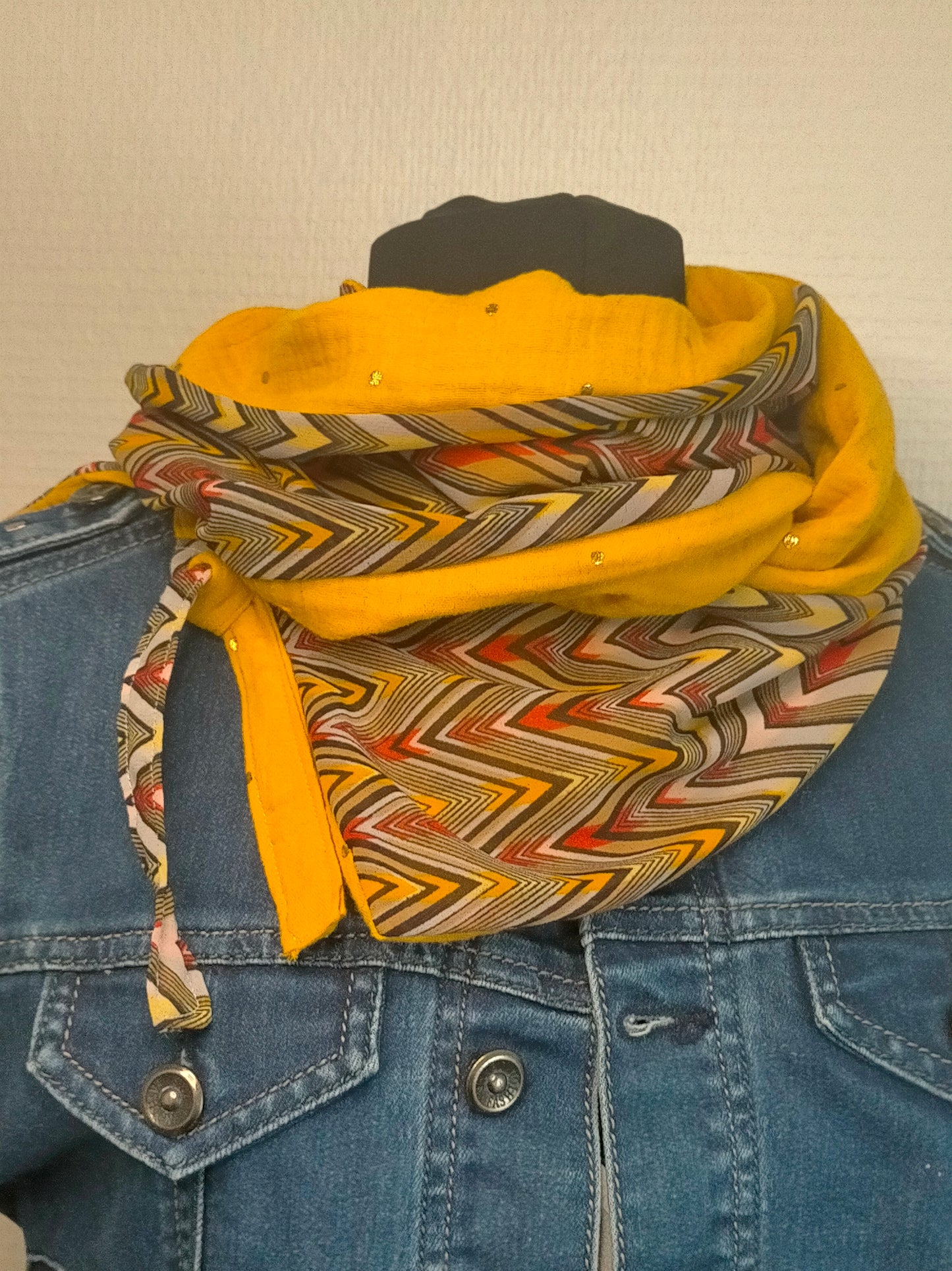 Zig & Zag Foulard en voile et double gaze pointes dorées
