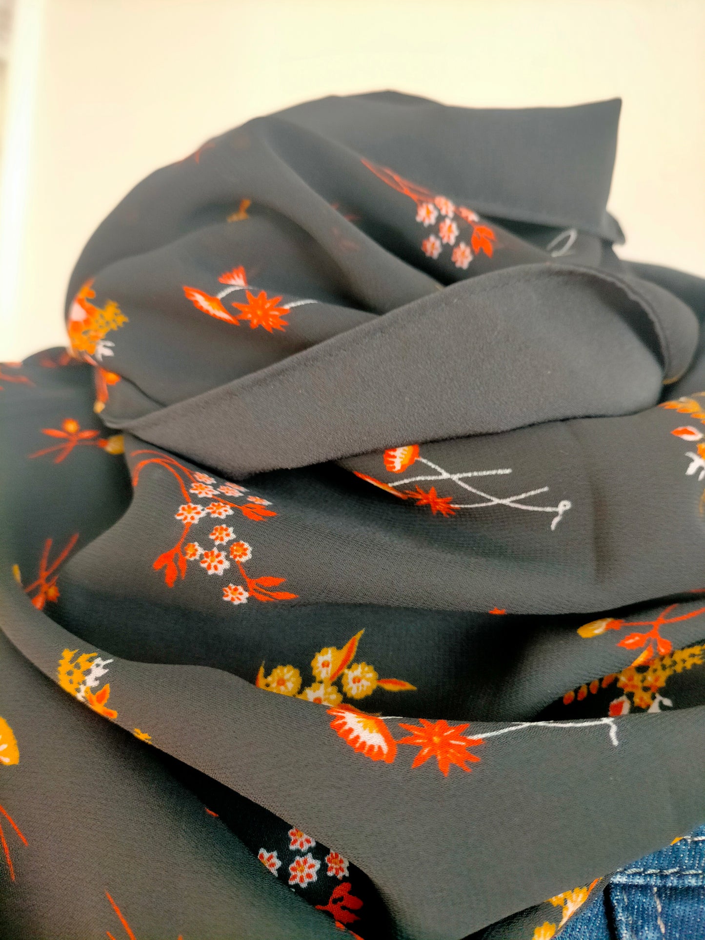 Hysope Foulard à lanières réversible voile imprimé et micro fibre uni noir