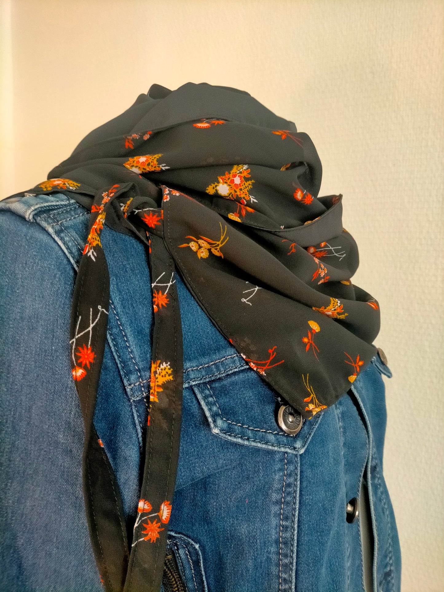 Hysope Foulard à lanières réversible voile imprimé et micro fibre uni noir