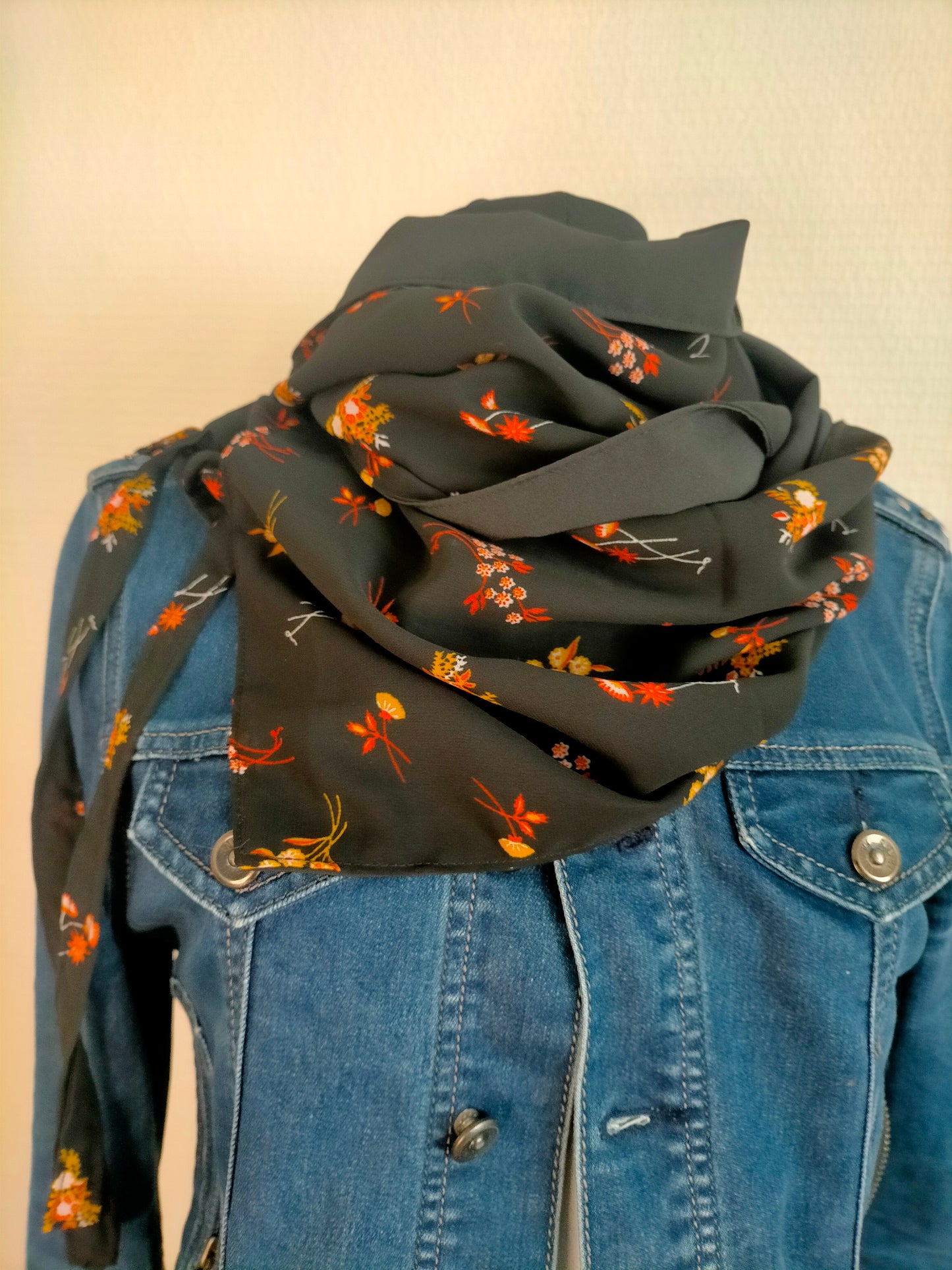 Hysope Foulard à lanières réversible voile imprimé et micro fibre uni noir