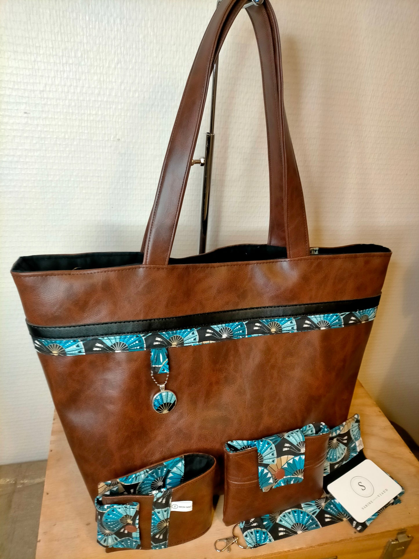 Commande personnalisée Grand Sac cabas porte documents, porte chéquier, porte clefs et porte CB