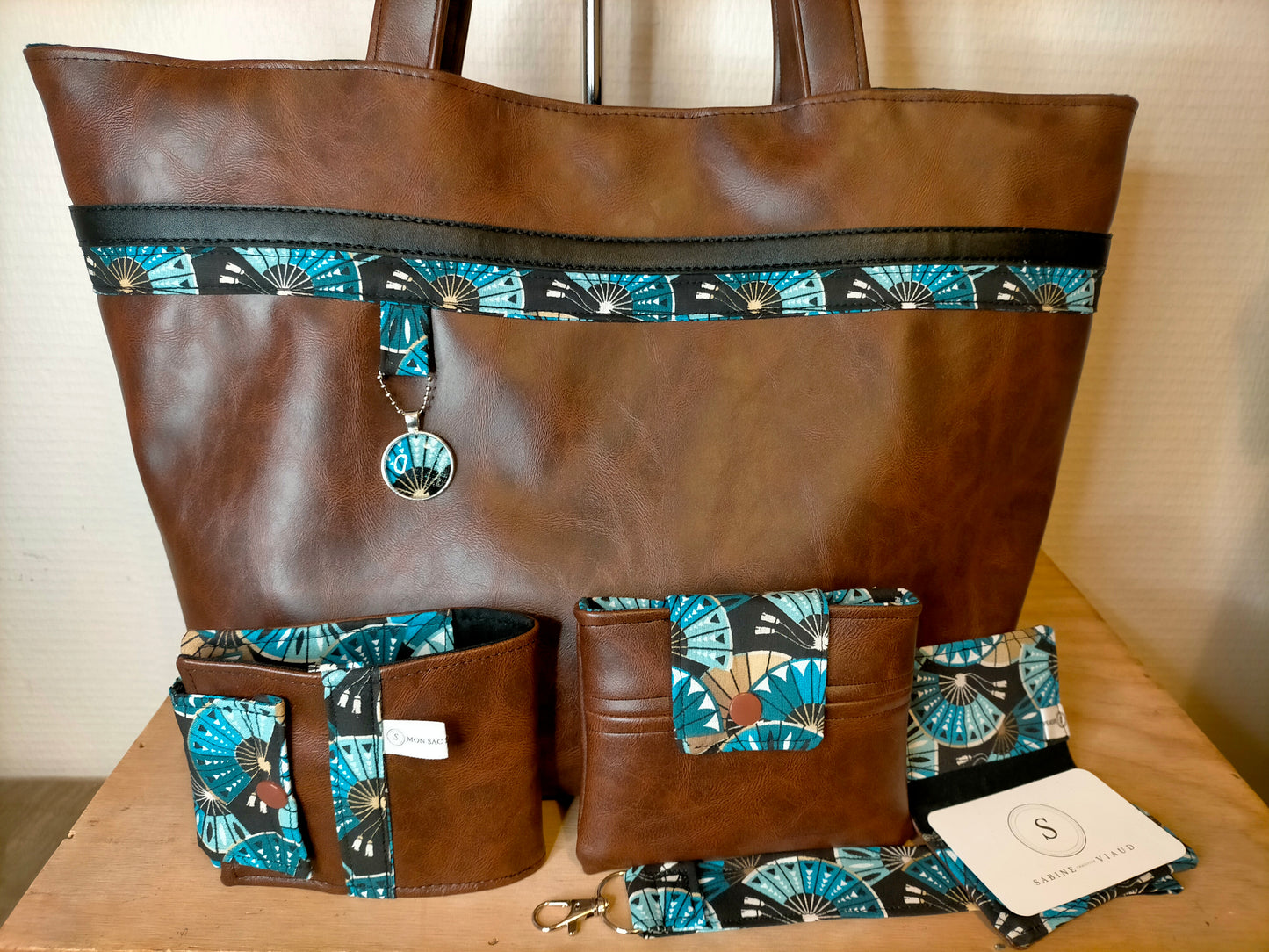Commande personnalisée Grand Sac cabas porte documents, porte chéquier, porte clefs et porte CB