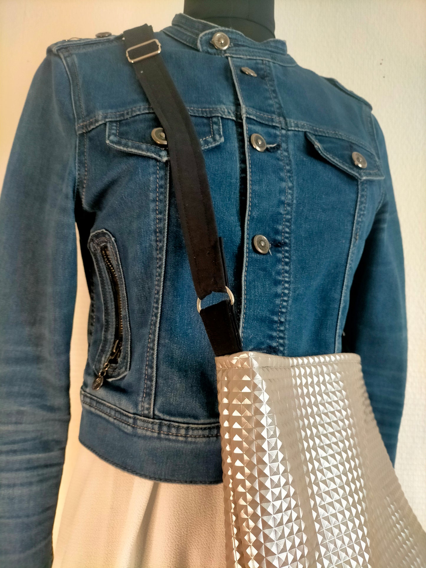 Poudre d'Argent Sac cabas à bandoulière simili cuir argenté gaufré