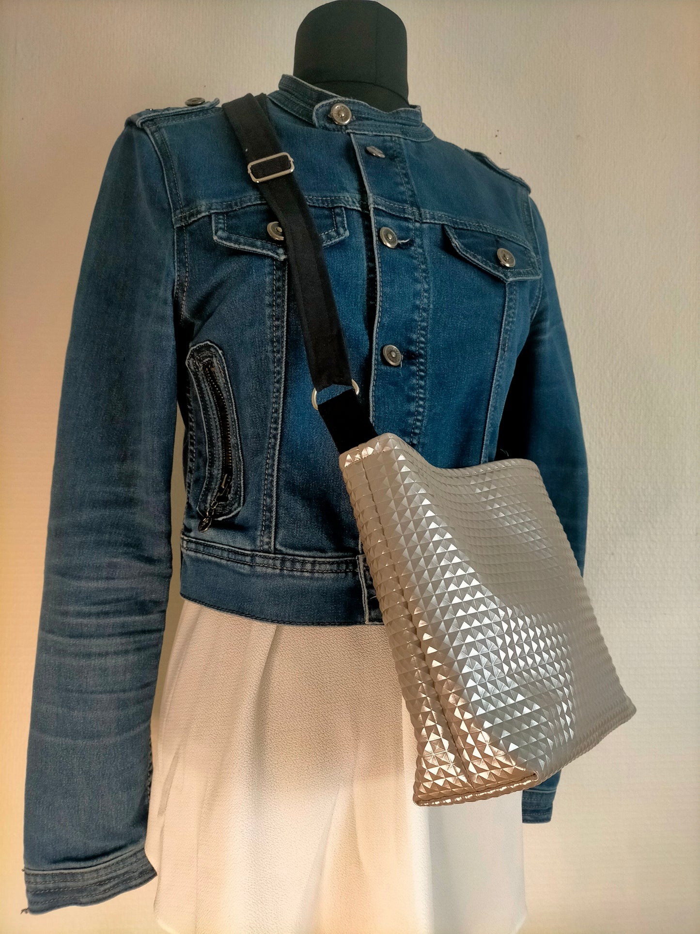 Poudre d'Argent Sac cabas à bandoulière simili cuir argenté gaufré