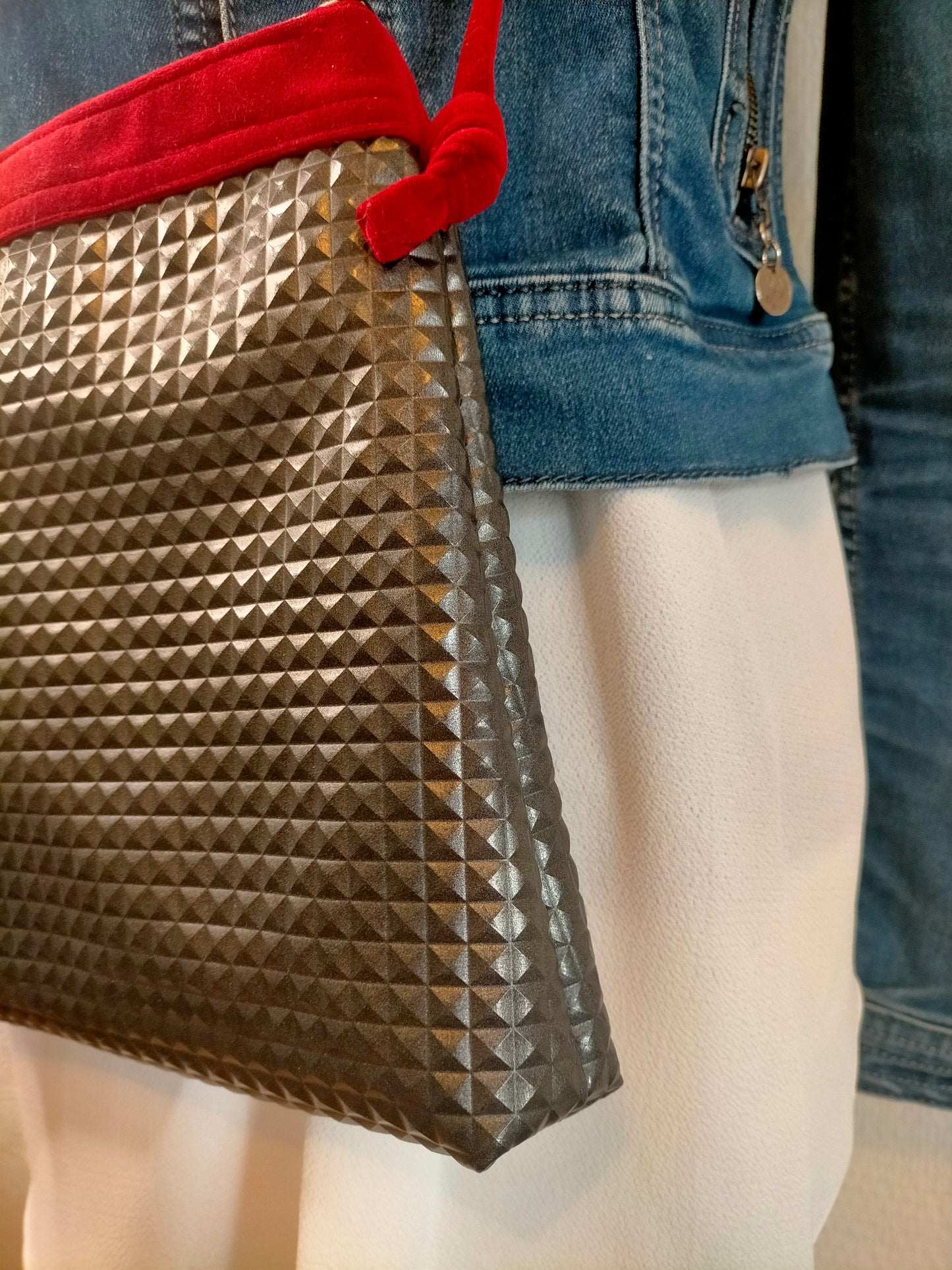Isadora Sac trapèze Simili cuir noir gaufré