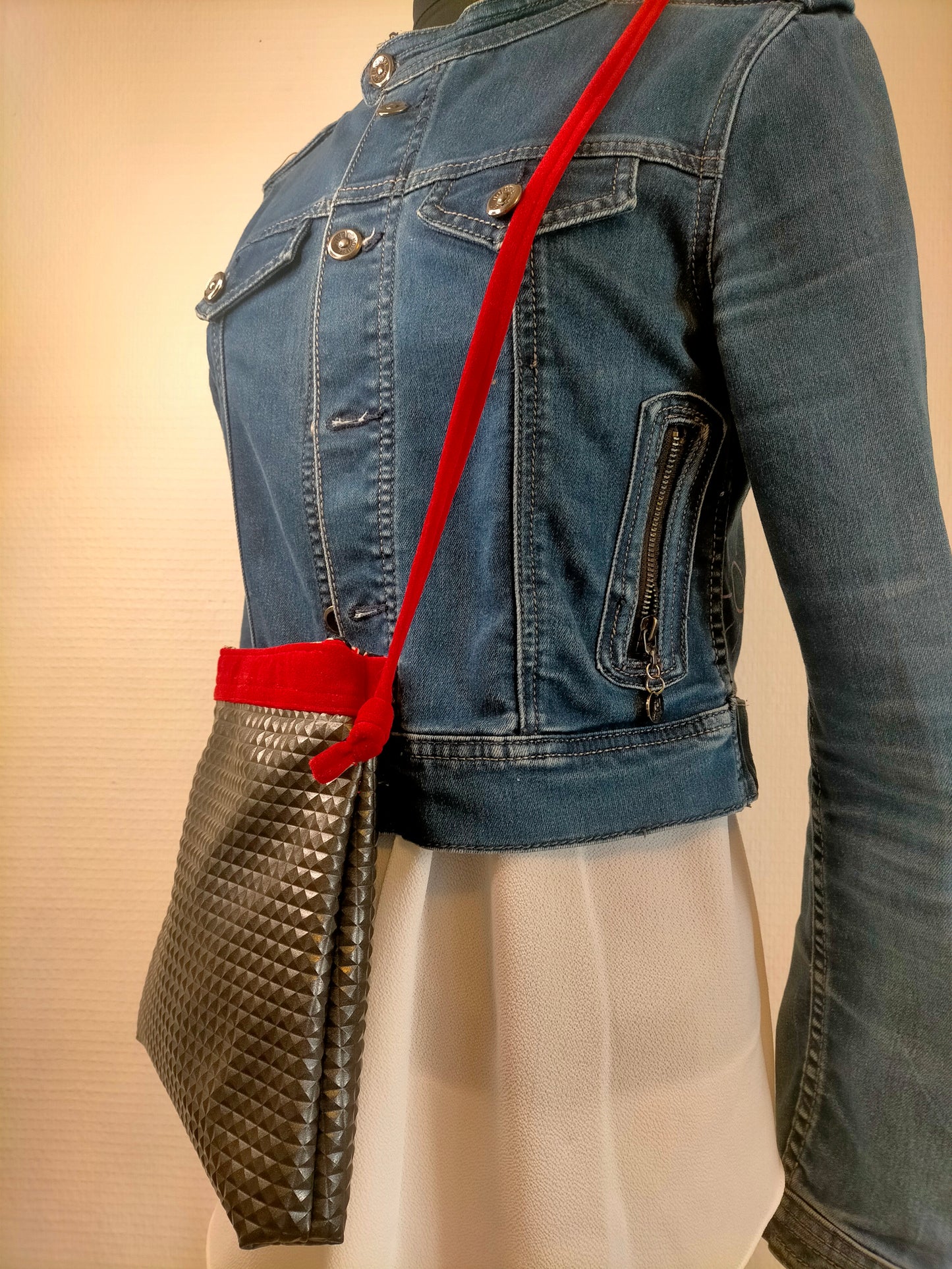 Isadora Sac trapèze Simili cuir noir gaufré