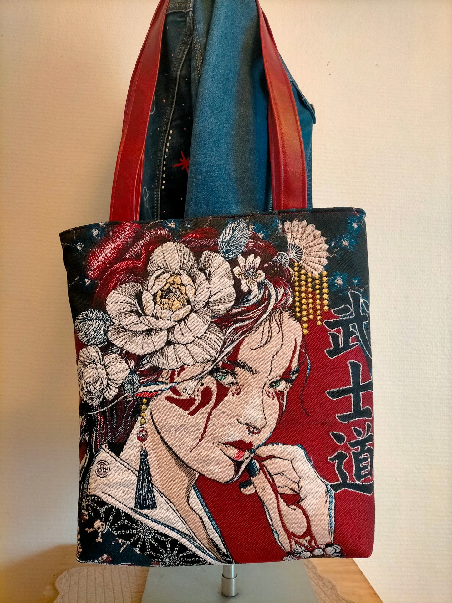 Fuji Geisha Sac carré de jacquard et simili cuir rouge lisse