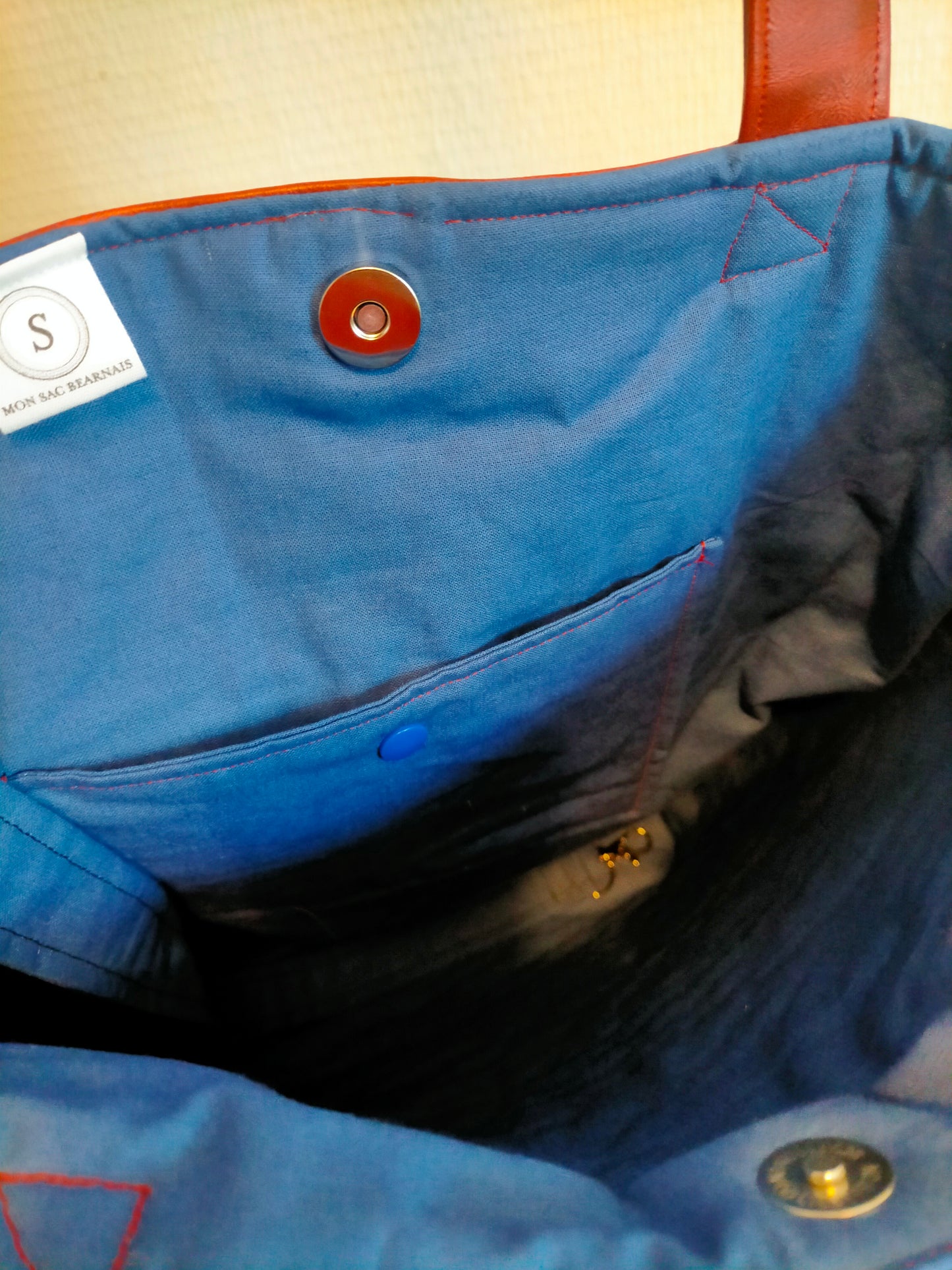 Fuji Geisha Sac carré de jacquard et simili cuir rouge lisse