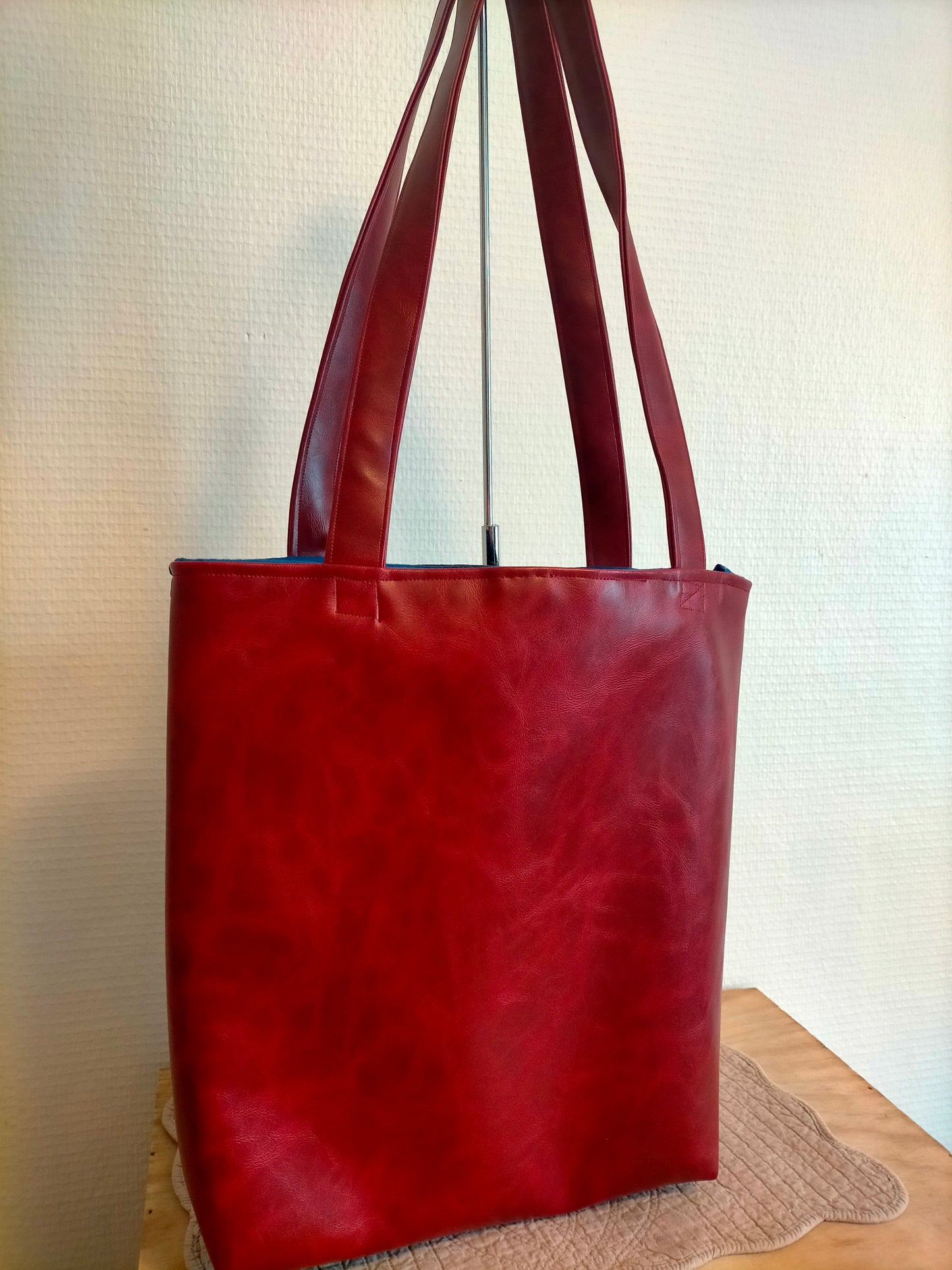 Fuji Geisha Sac carré de jacquard et simili cuir rouge lisse