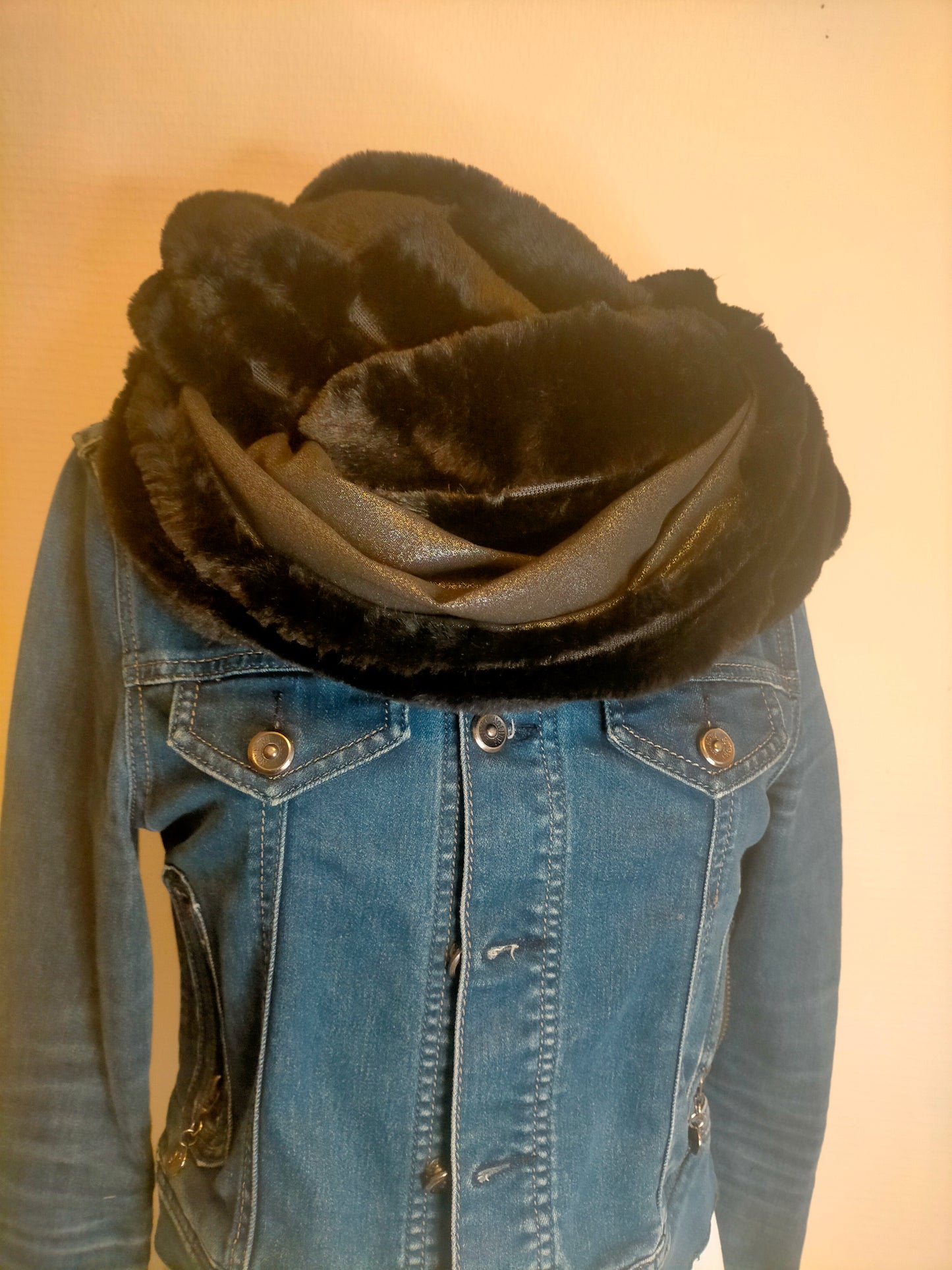 Fourrure brillante Très Large double snood fourrure et viscose noire brillante