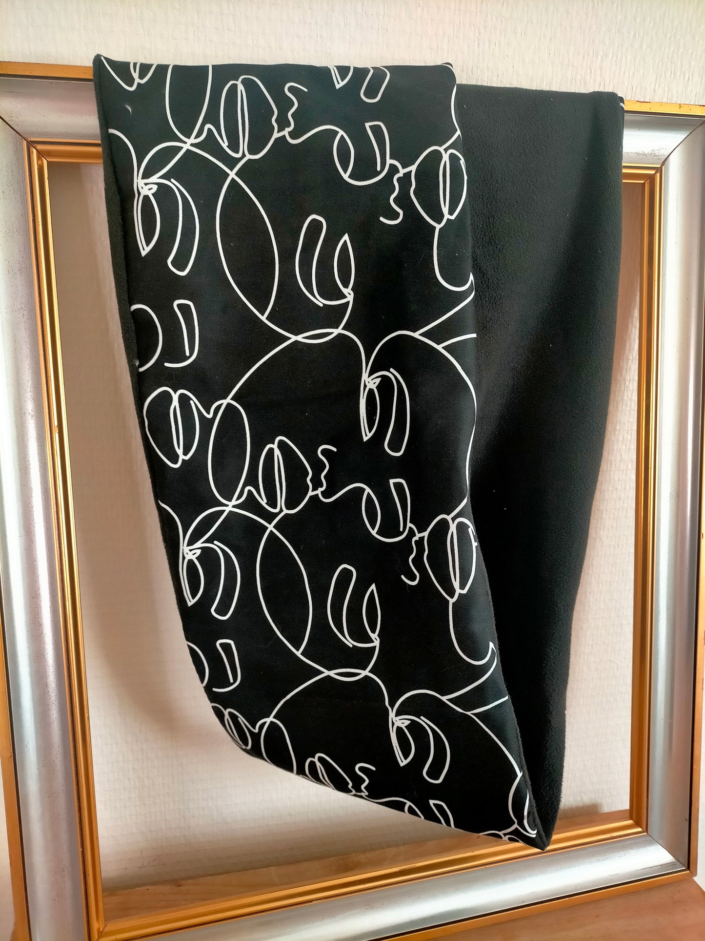 Visage Double snood polaire et satin de coton imprimé visage abstrait