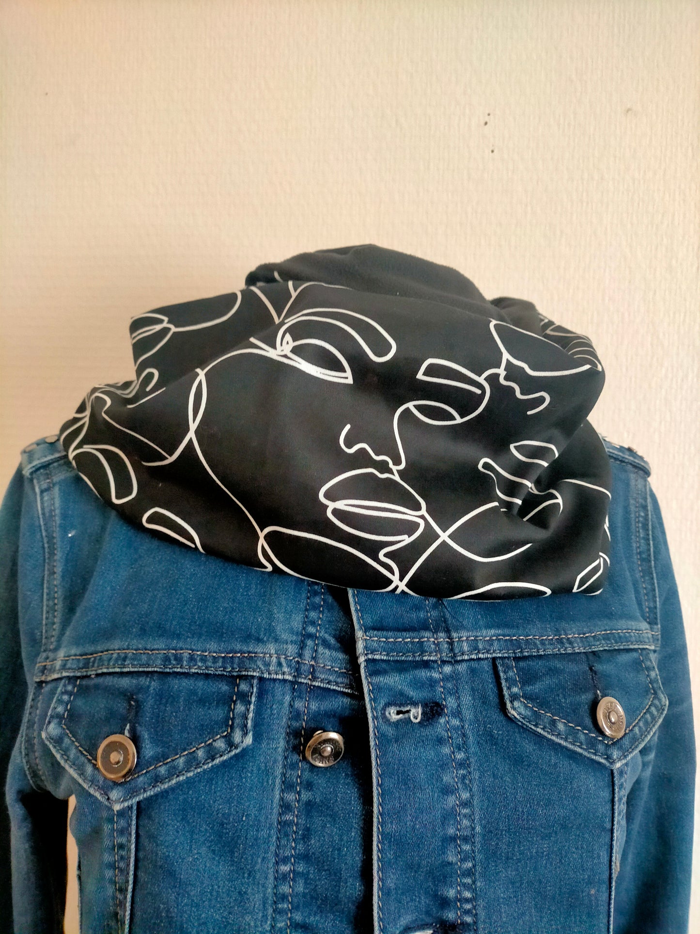 Visage Double snood polaire et satin de coton imprimé visage abstrait