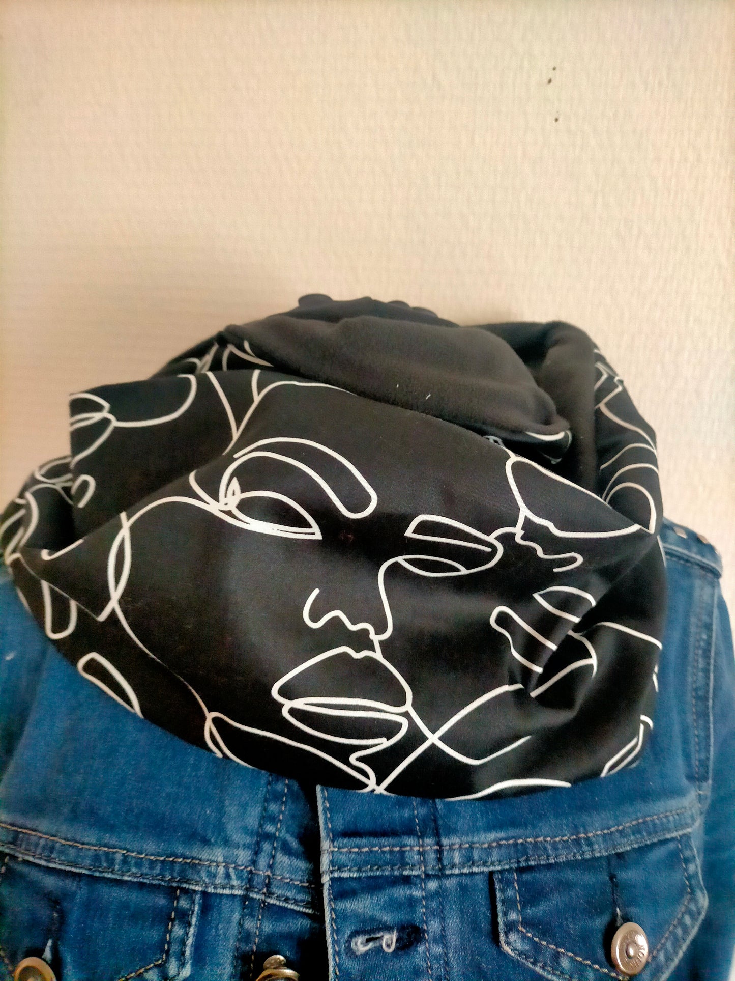 Visage Double snood polaire et satin de coton imprimé visage abstrait
