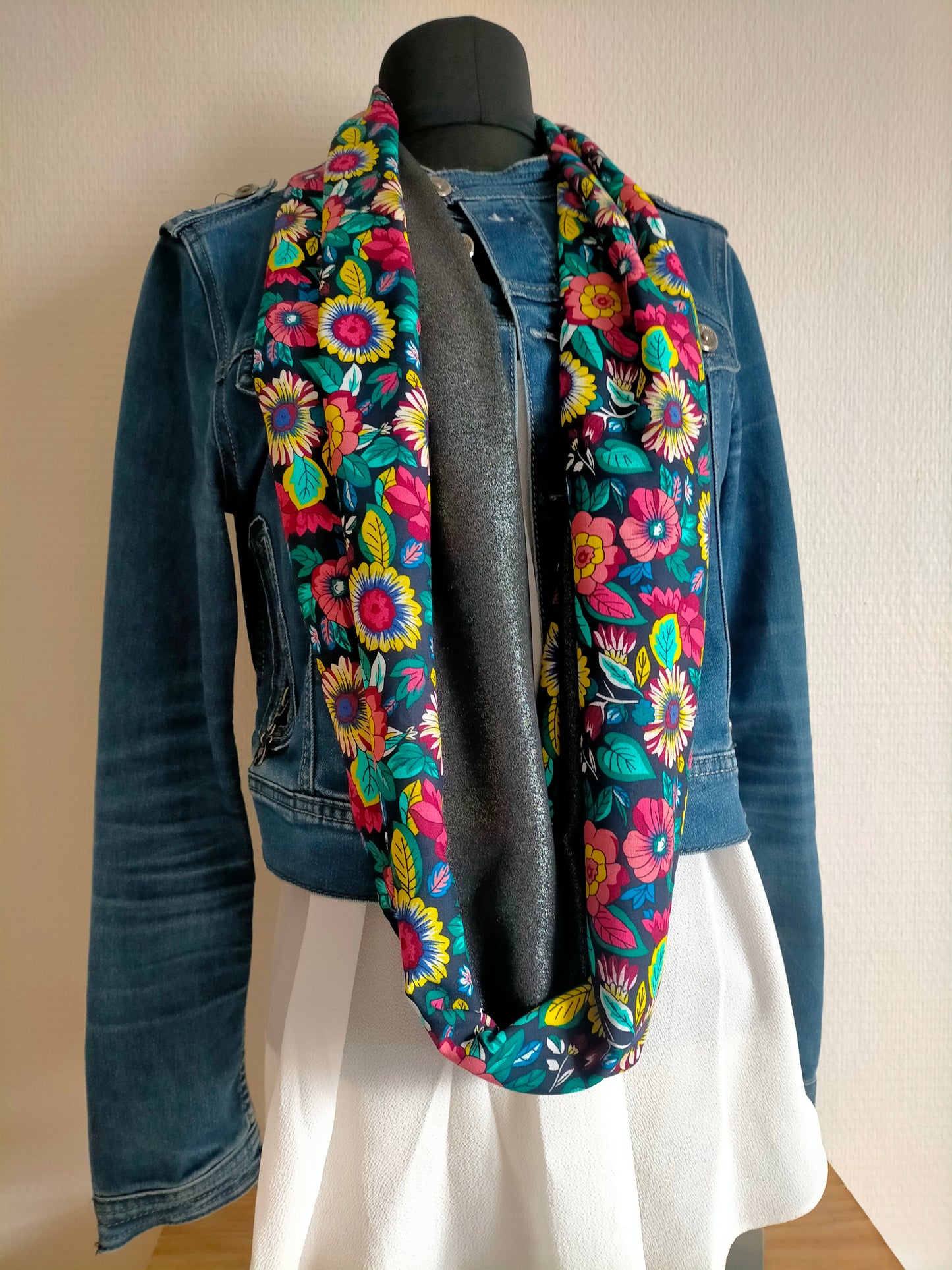 Desivoile Foulard double snood viscose fleuri et noir brillant