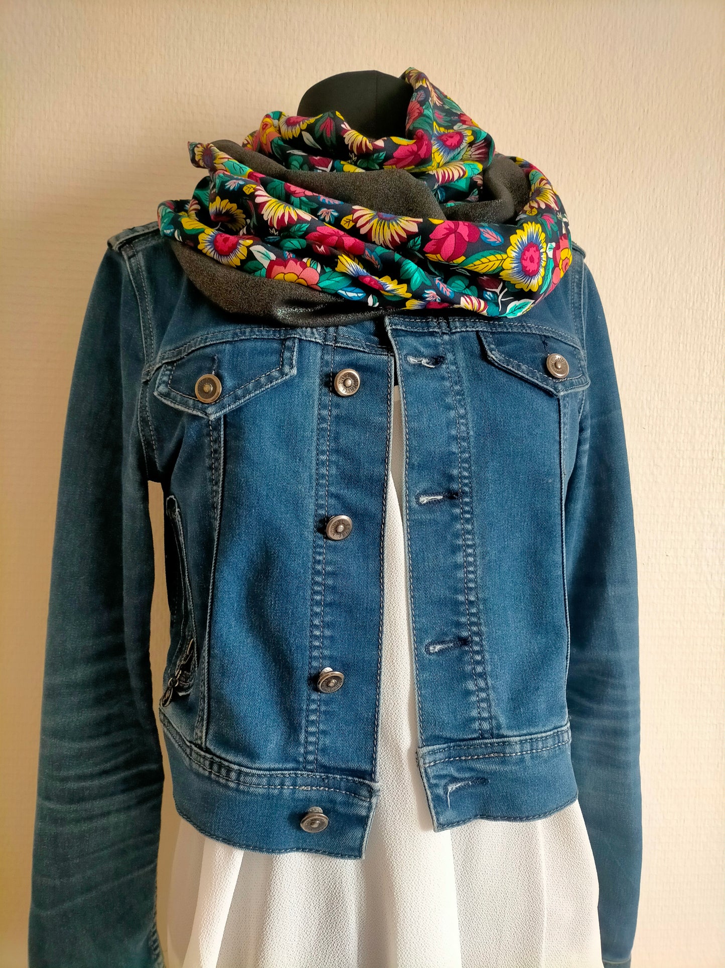 Desivoile Foulard double snood viscose fleuri et noir brillant