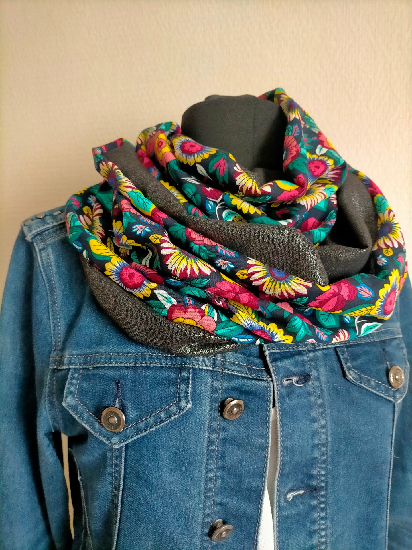 Desivoile Foulard double snood viscose fleuri et noir brillant
