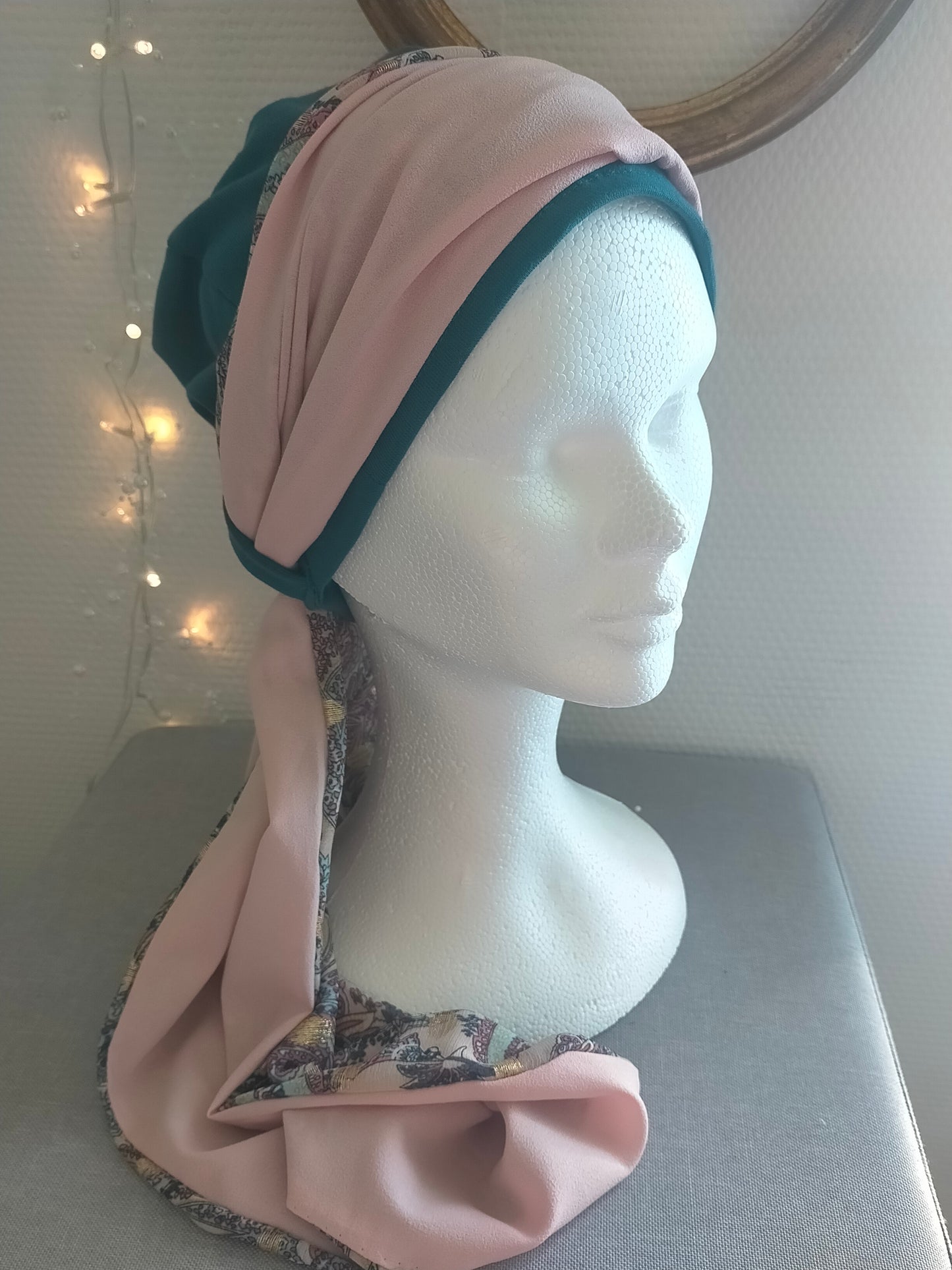Sublimant 4 Ensemble bonnet de chimiothérapie/ Alopécie et son foulard REVERSIBLE voile fleuri lurex et crêpe rose pale