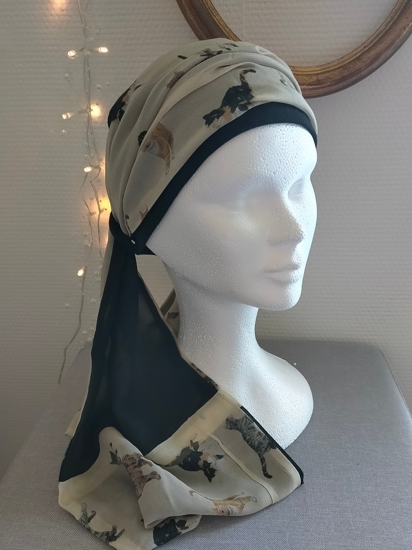 Sublimant 14 Ensemble bonnet de chimiothérapie/ Alopécie et son foulard REVERSIBLE en voile imprimé chats et uni noir MODELE UNIQUE