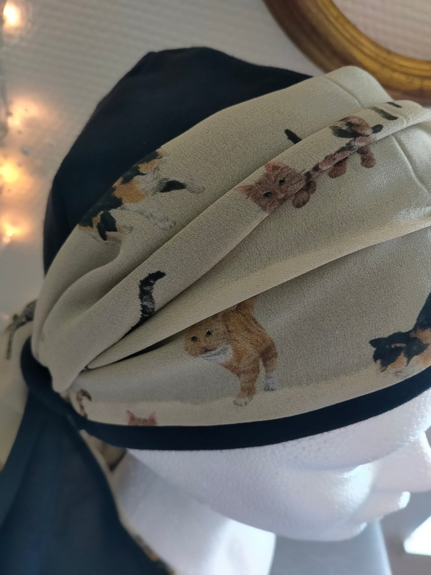 Sublimant 14 Ensemble bonnet de chimiothérapie/ Alopécie et son foulard REVERSIBLE en voile imprimé chats et uni noir MODELE UNIQUE