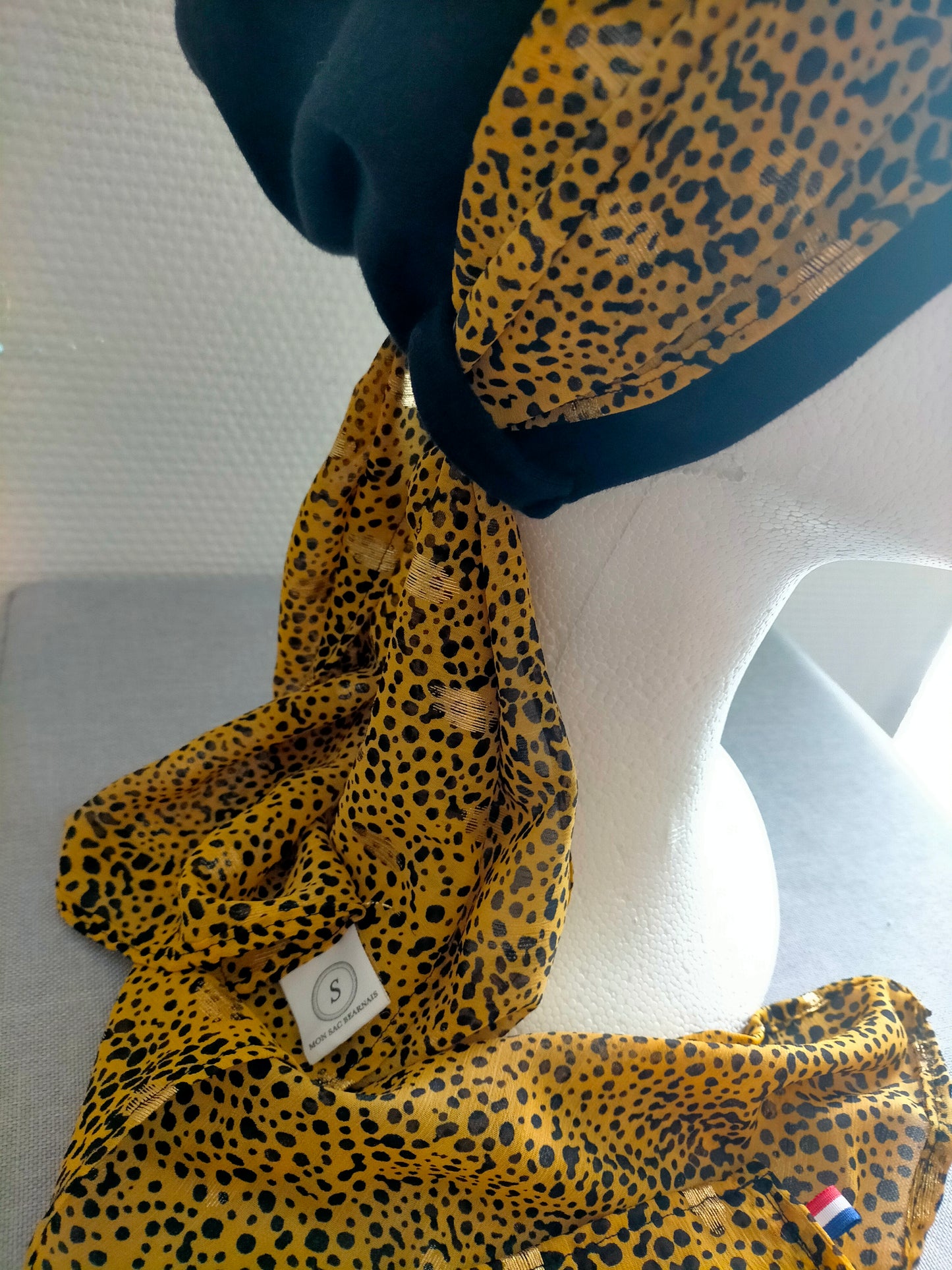 Sublimant 18 Ensemble bonnet de chimiothérapie/Alopécie et son foulard MODELE UNIQUE