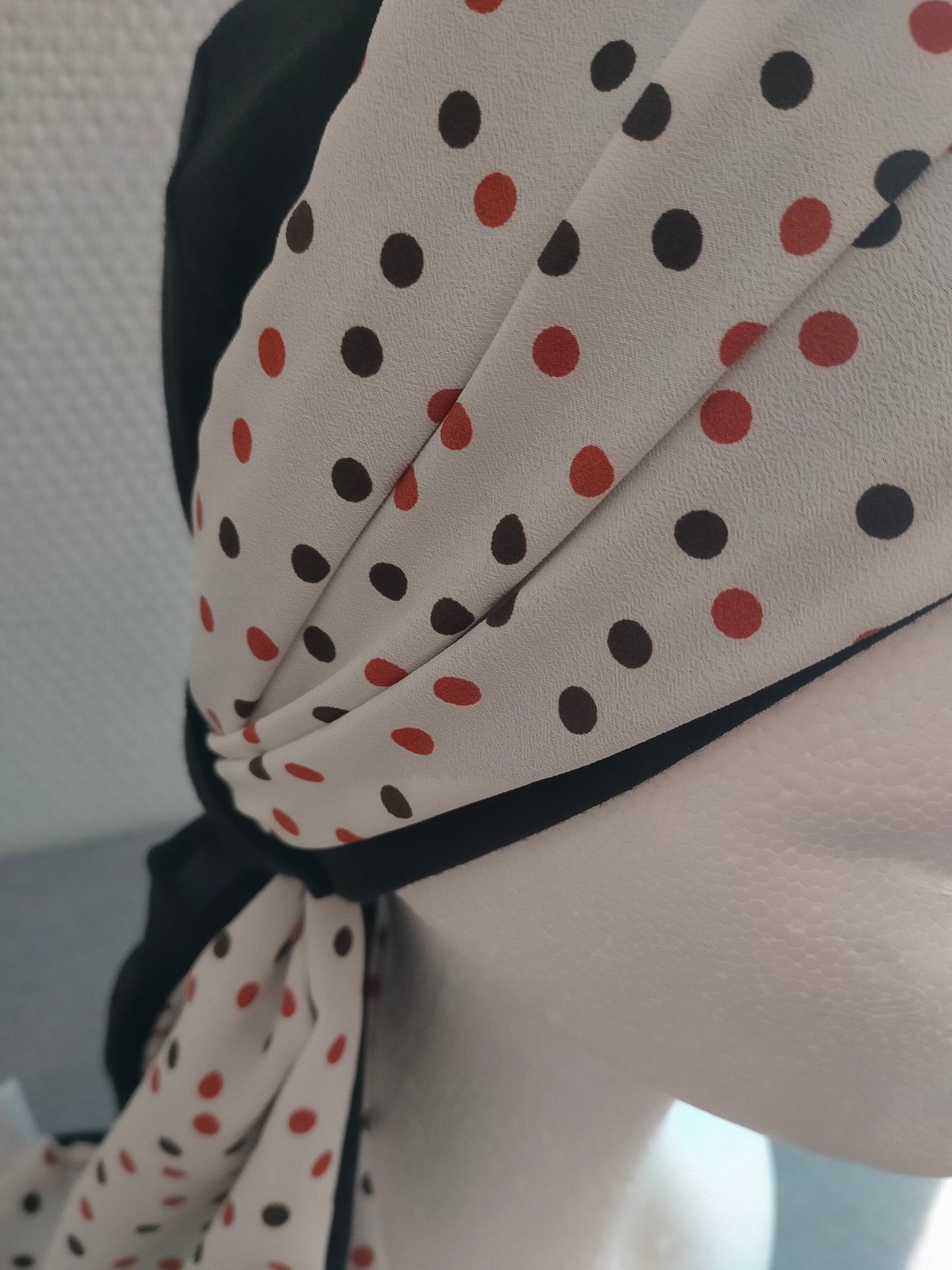 Sublimant 9 Ensemble bonnet de chimiothérapie/ Alopécie et son foulard REVERSIBLE en viscose et voile noir uni