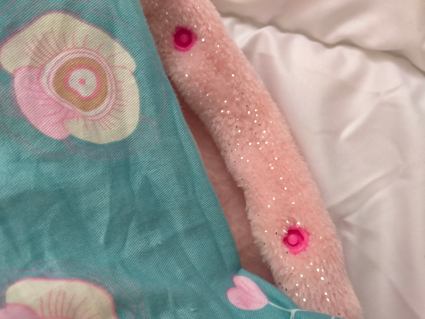 Cou-Zin Fan et fausse fourrure rose pailleté rose