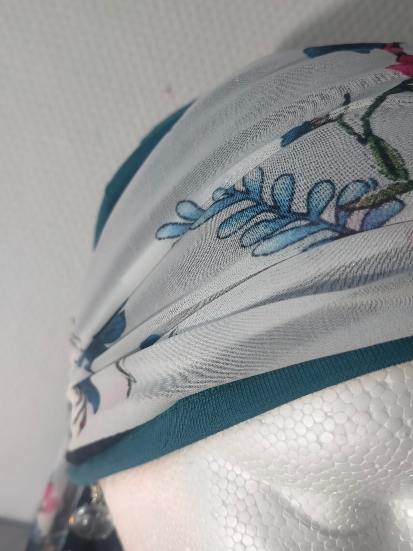 Sublimant 34 Ensemble bonnet de chimiothérapie/ Alopécie et son foulard REVERSIBLE voile viscose liseré doré
