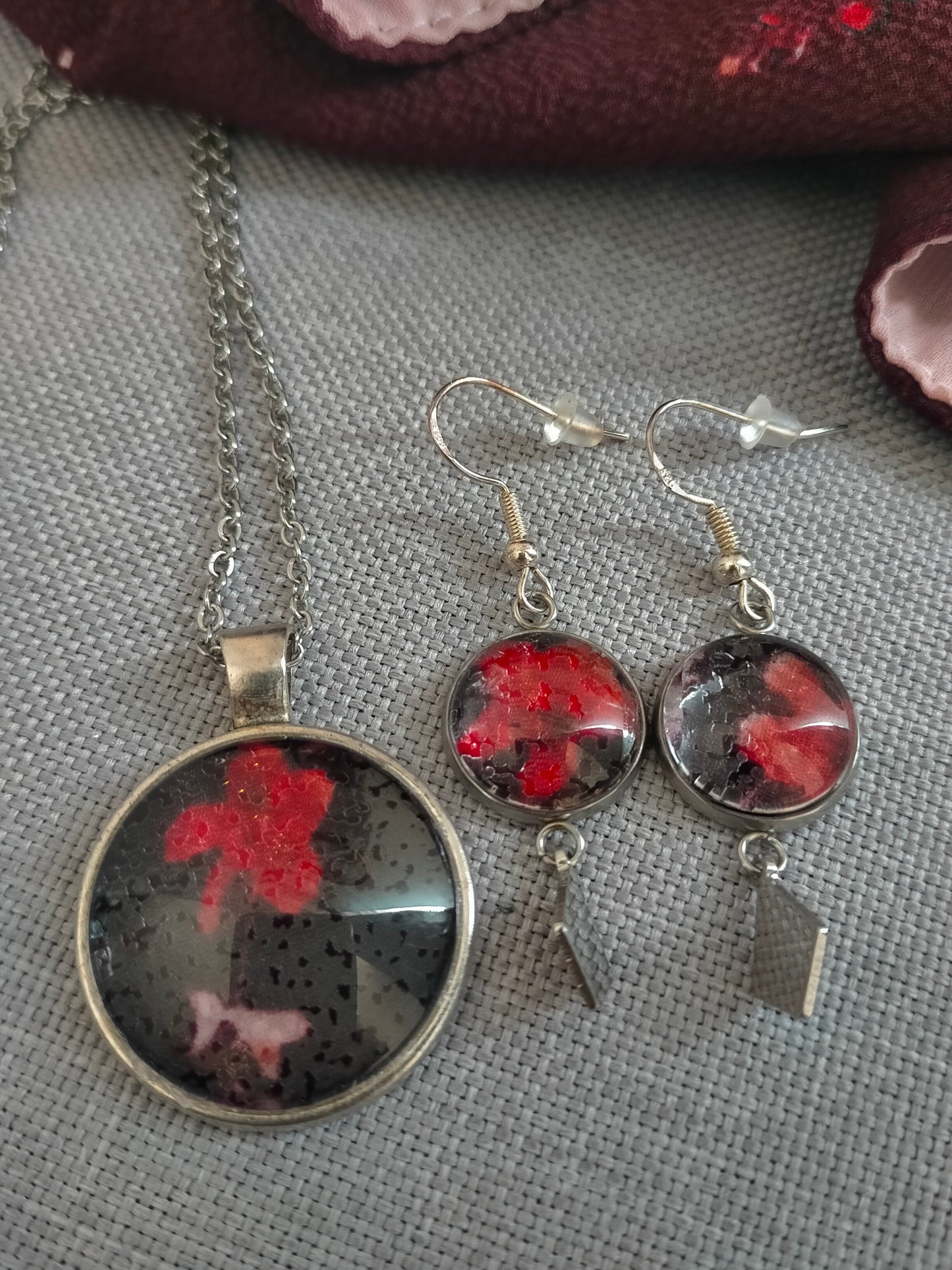 Parure Sublimant n°33 Coller et boucles d'oreilles garniture crêpe assorti