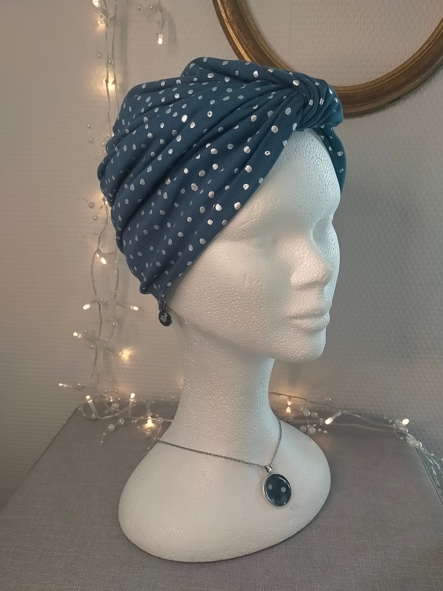 Sublimant Bonnet Turban de chimiothérapie / Alopécie n°1 en jersey doublé bleu ronds paillettes