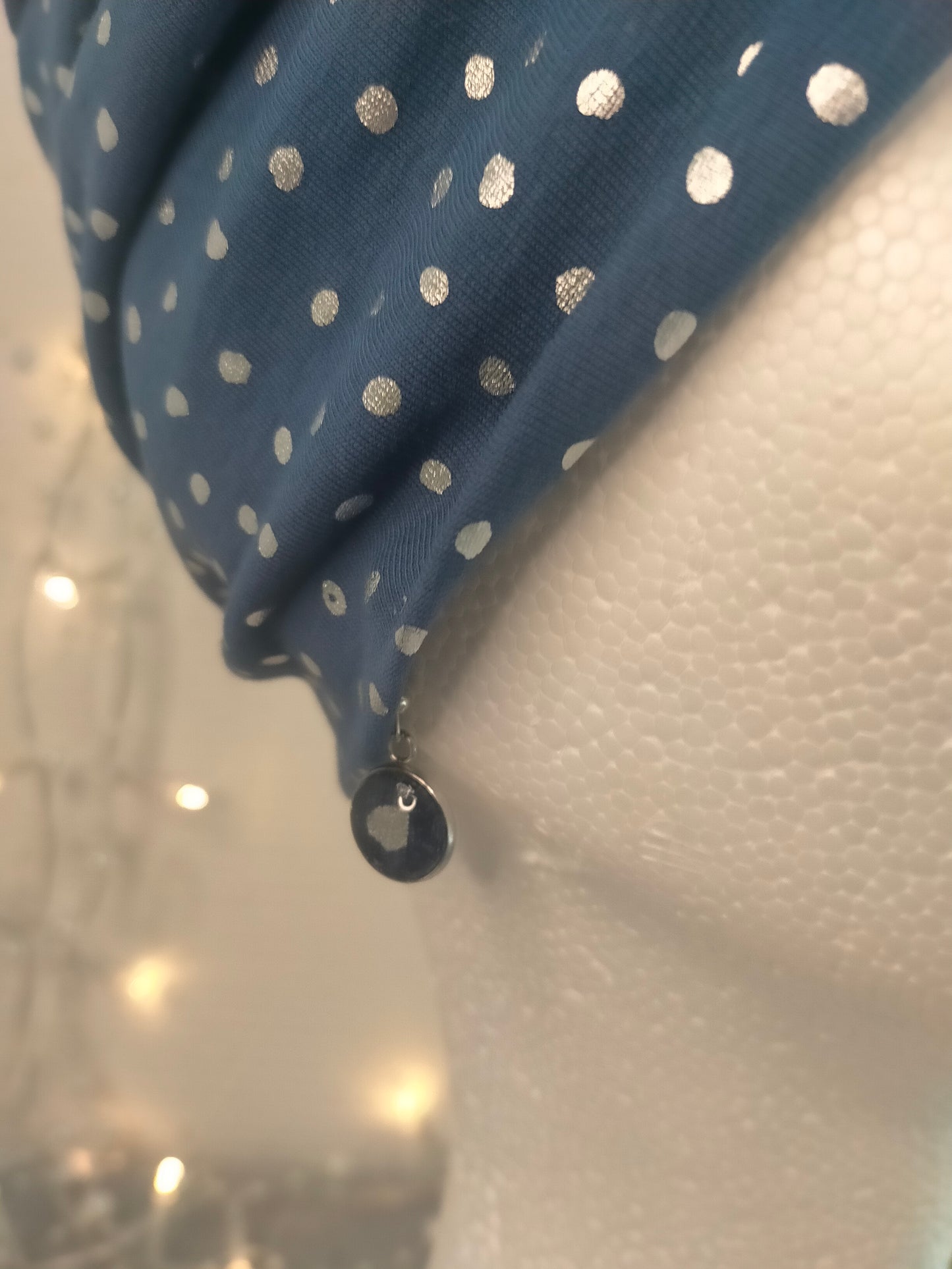 Sublimant Bonnet Turban de chimiothérapie / Alopécie n°1 en jersey doublé bleu ronds paillettes