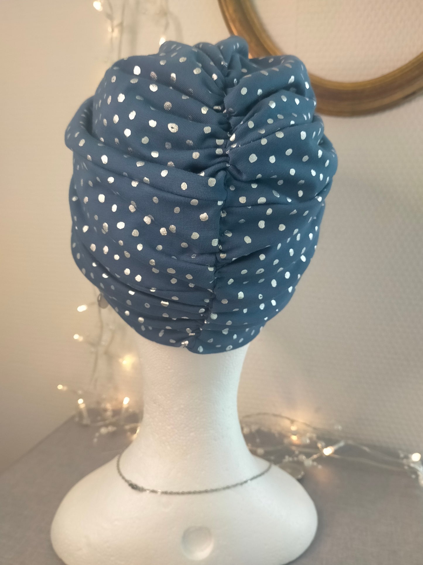 Sublimant Bonnet Turban de chimiothérapie / Alopécie n°1 en jersey doublé bleu ronds paillettes
