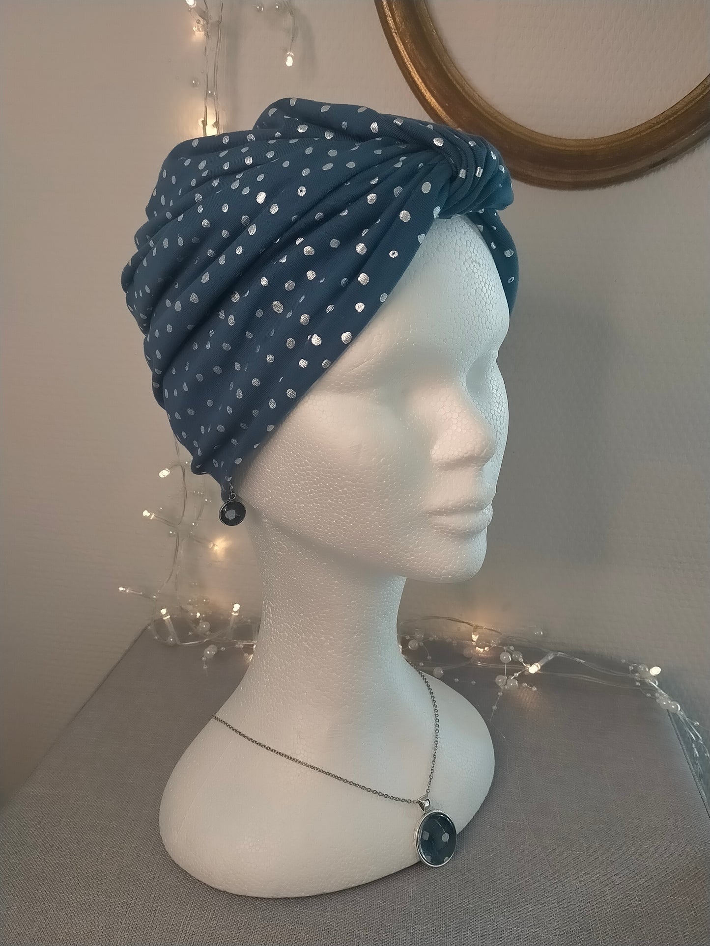 Sublimant Bonnet Turban de chimiothérapie / Alopécie n°1 en jersey doublé bleu ronds paillettes