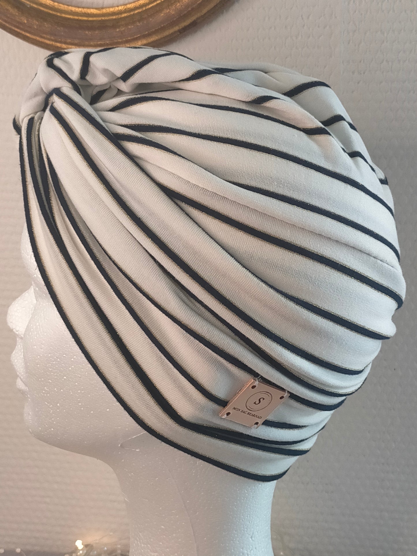 Sublimant Bonnet Turban de chimiothérapie / Alopécie n° 4 en jersey de viscose blanc rayure bleu