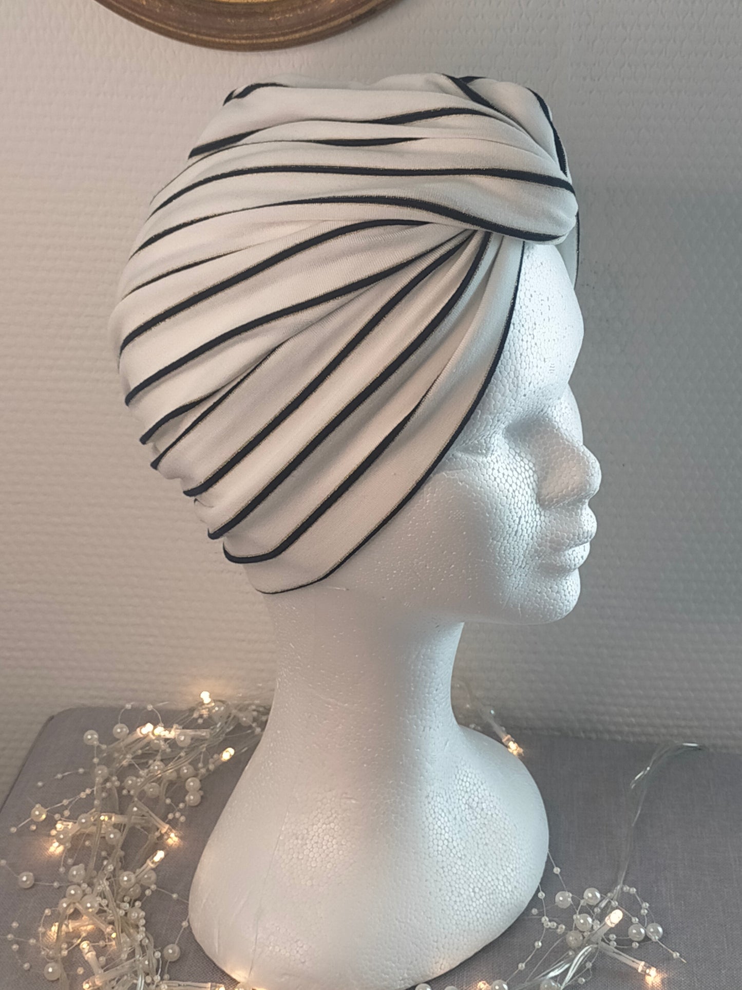 Sublimant Bonnet Turban de chimiothérapie / Alopécie n° 4 en jersey de viscose blanc rayure bleu