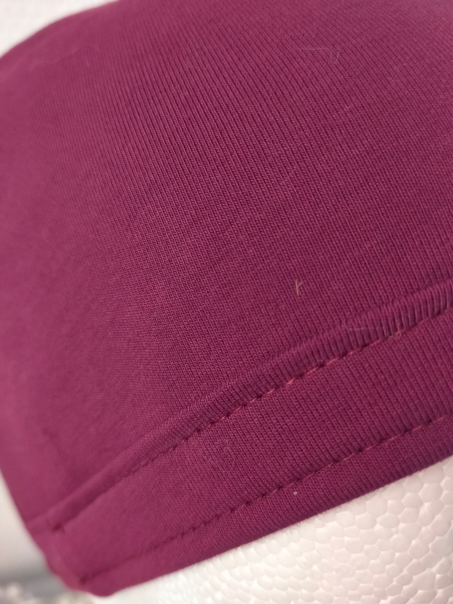 Sublimant Bonnet de chimiothérapie / Alopécie, doublé en jersey lisse, couleur prune
