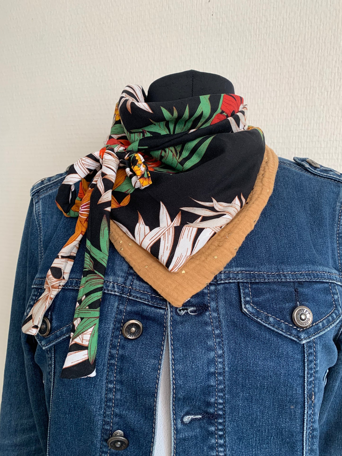Mimi 4 Mini Foulard forme triangle à lanières