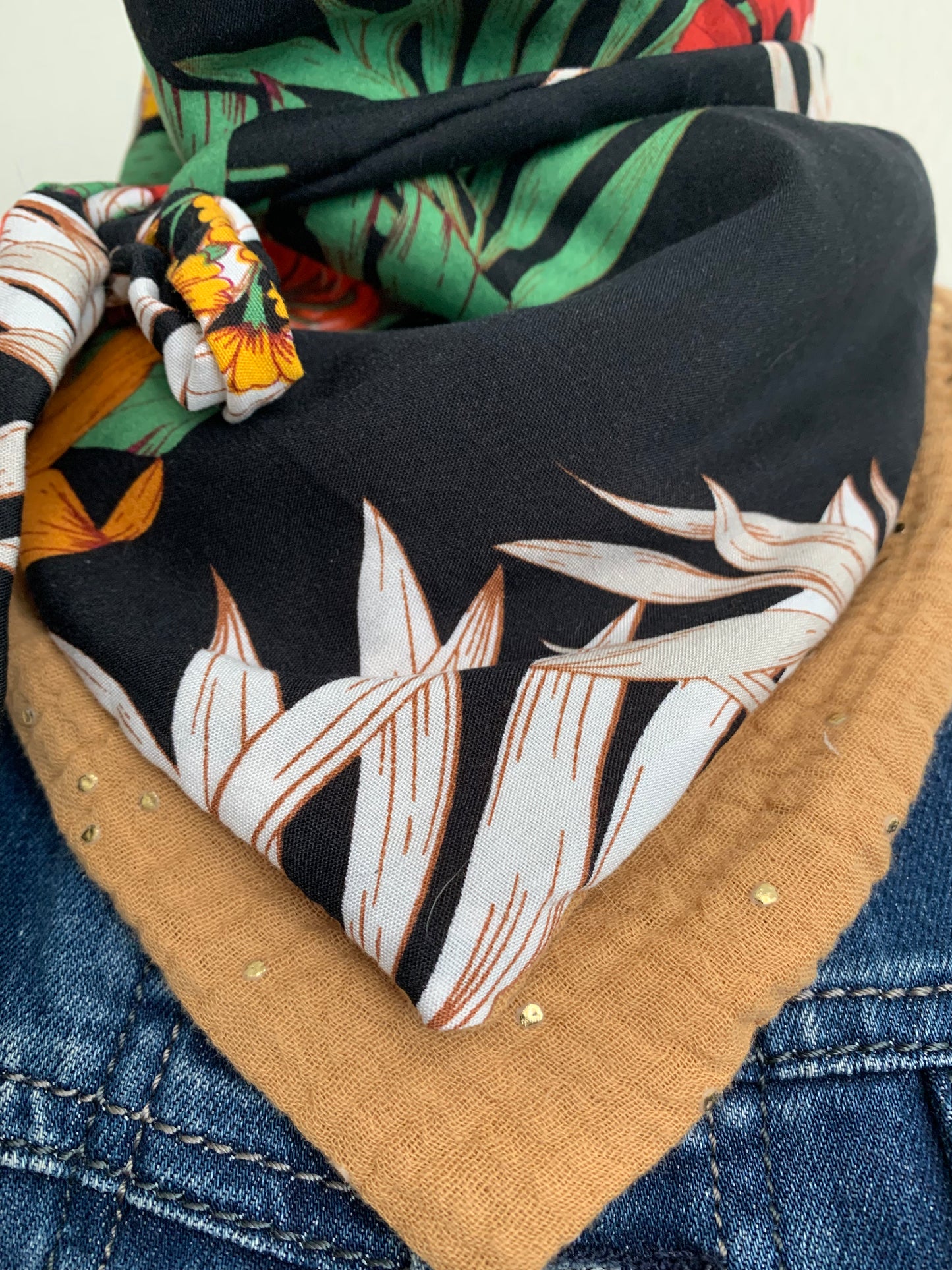Mimi 4 Mini Foulard forme triangle à lanières