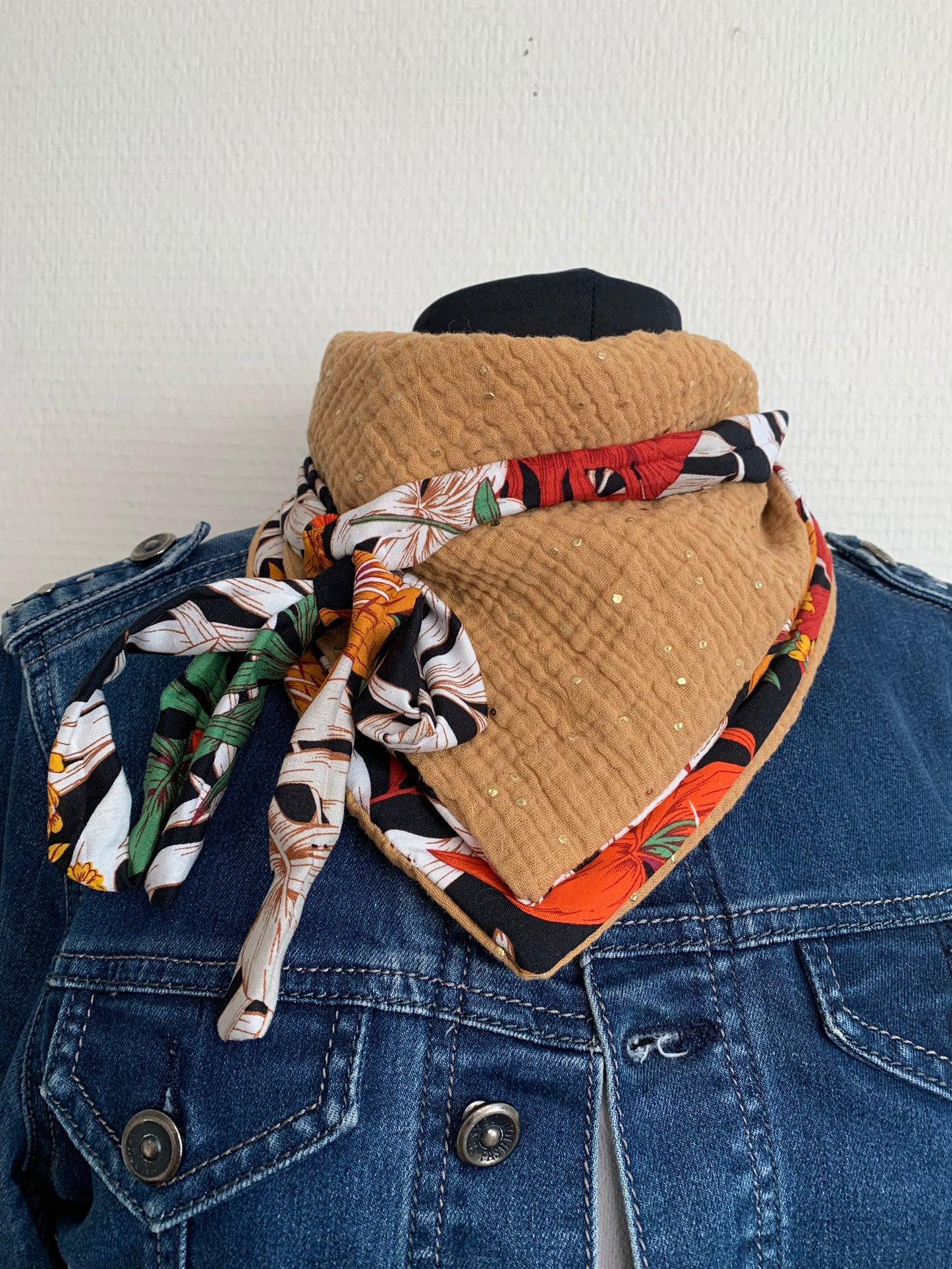 Mimi 4 Mini Foulard forme triangle à lanières