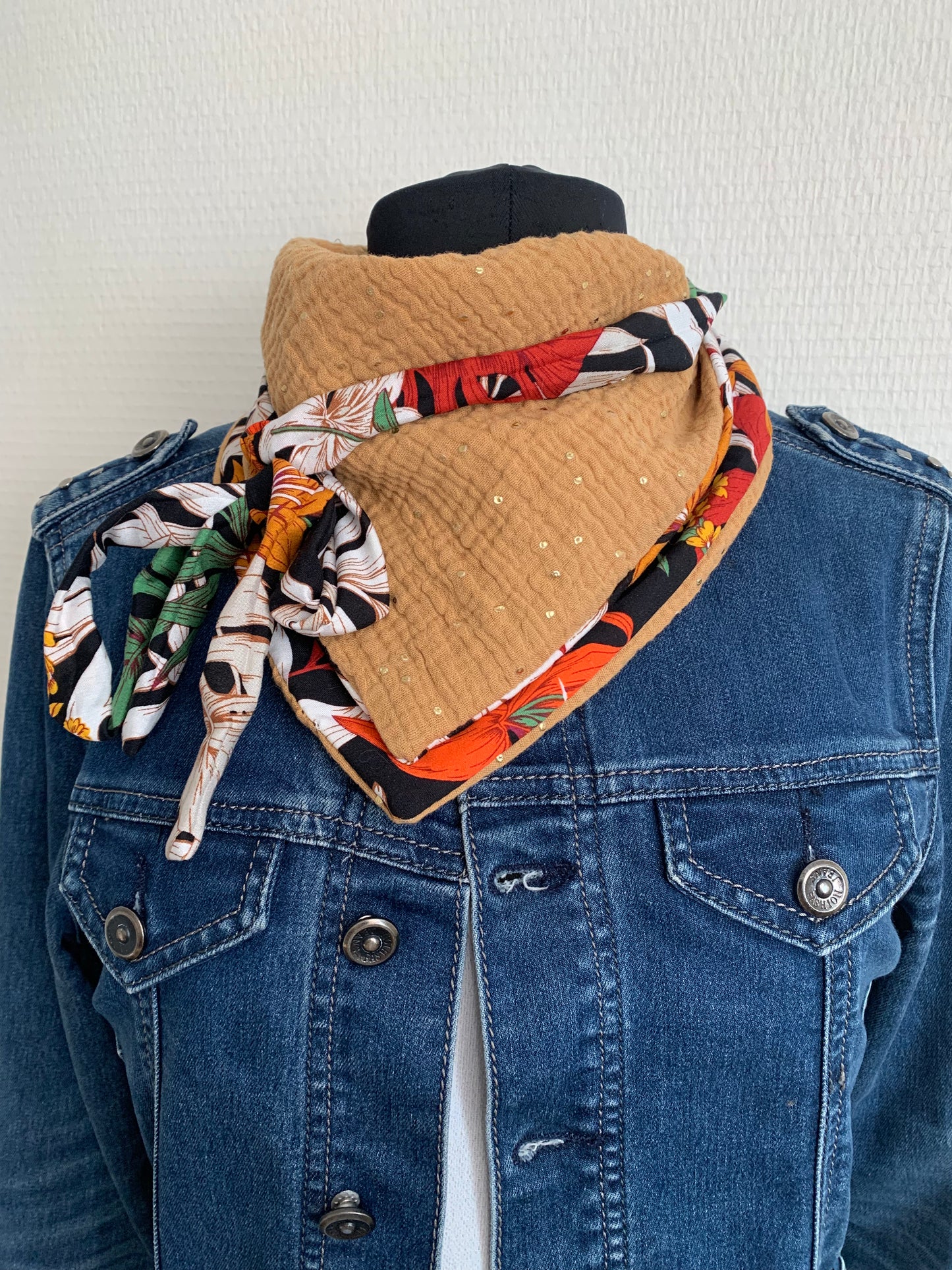 Mimi 4 Mini Foulard forme triangle à lanières