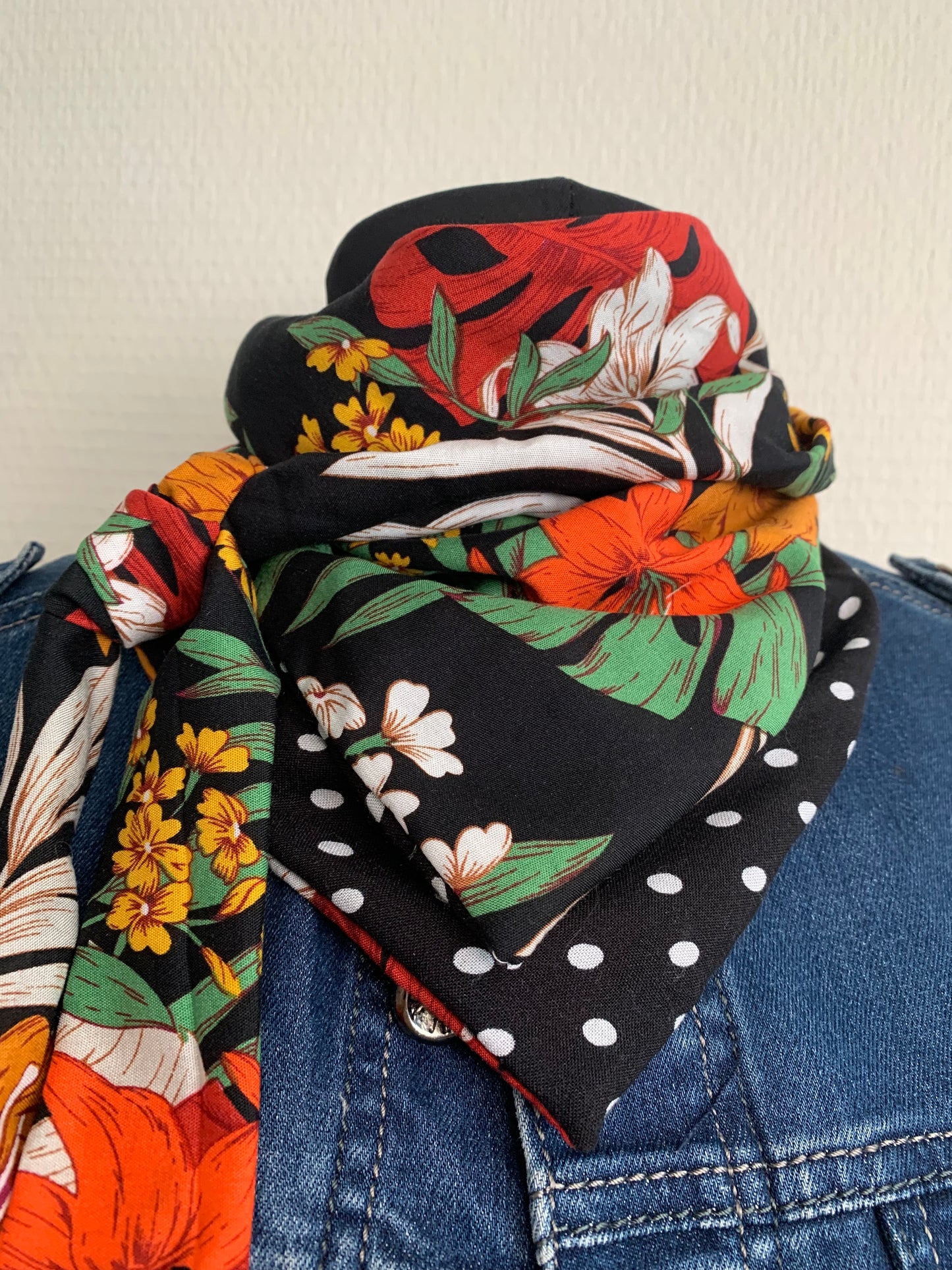 Mimi 5 Mini Foulard forme triangle à lanières
