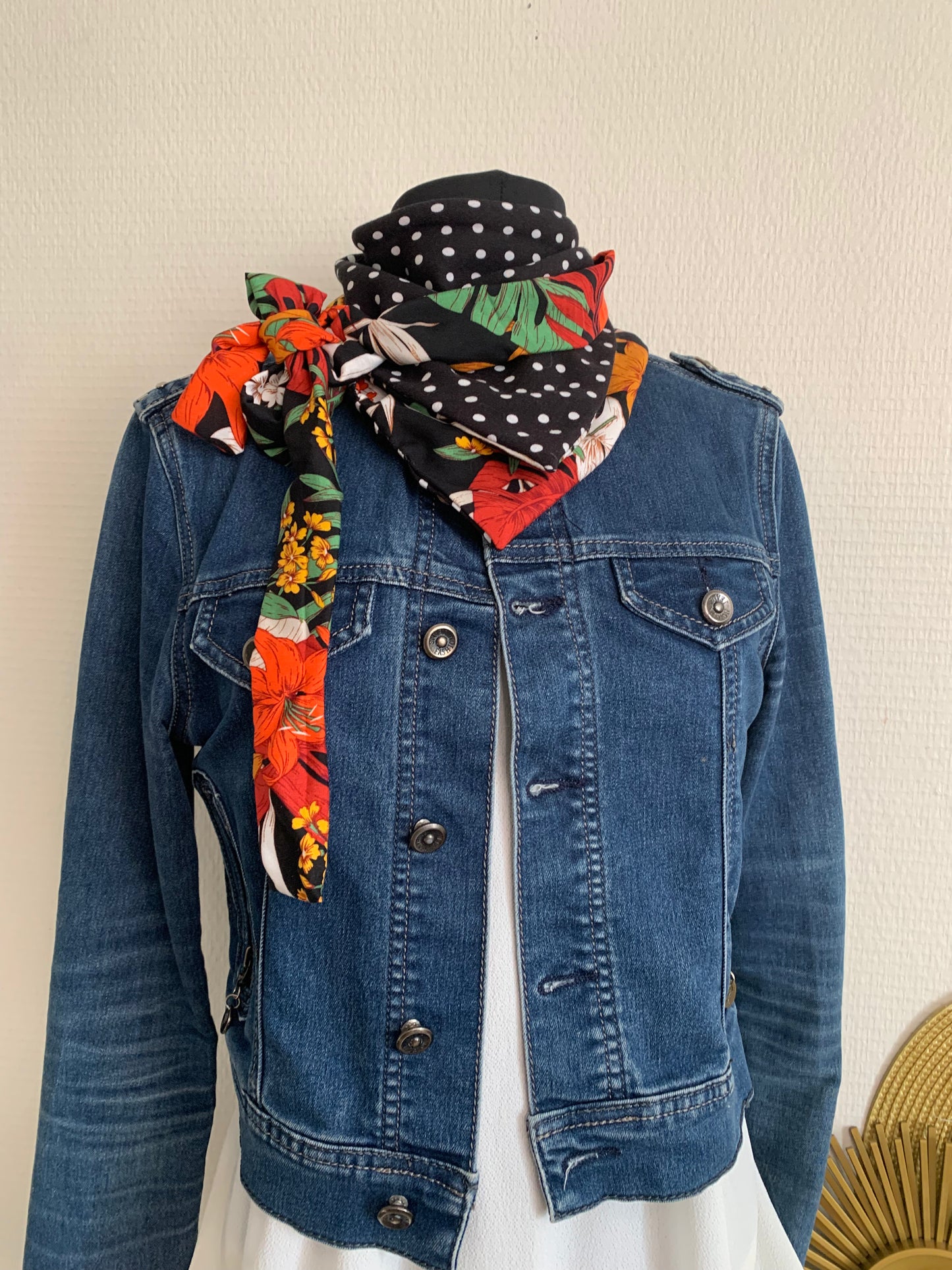 Mimi 5 Mini Foulard forme triangle à lanières