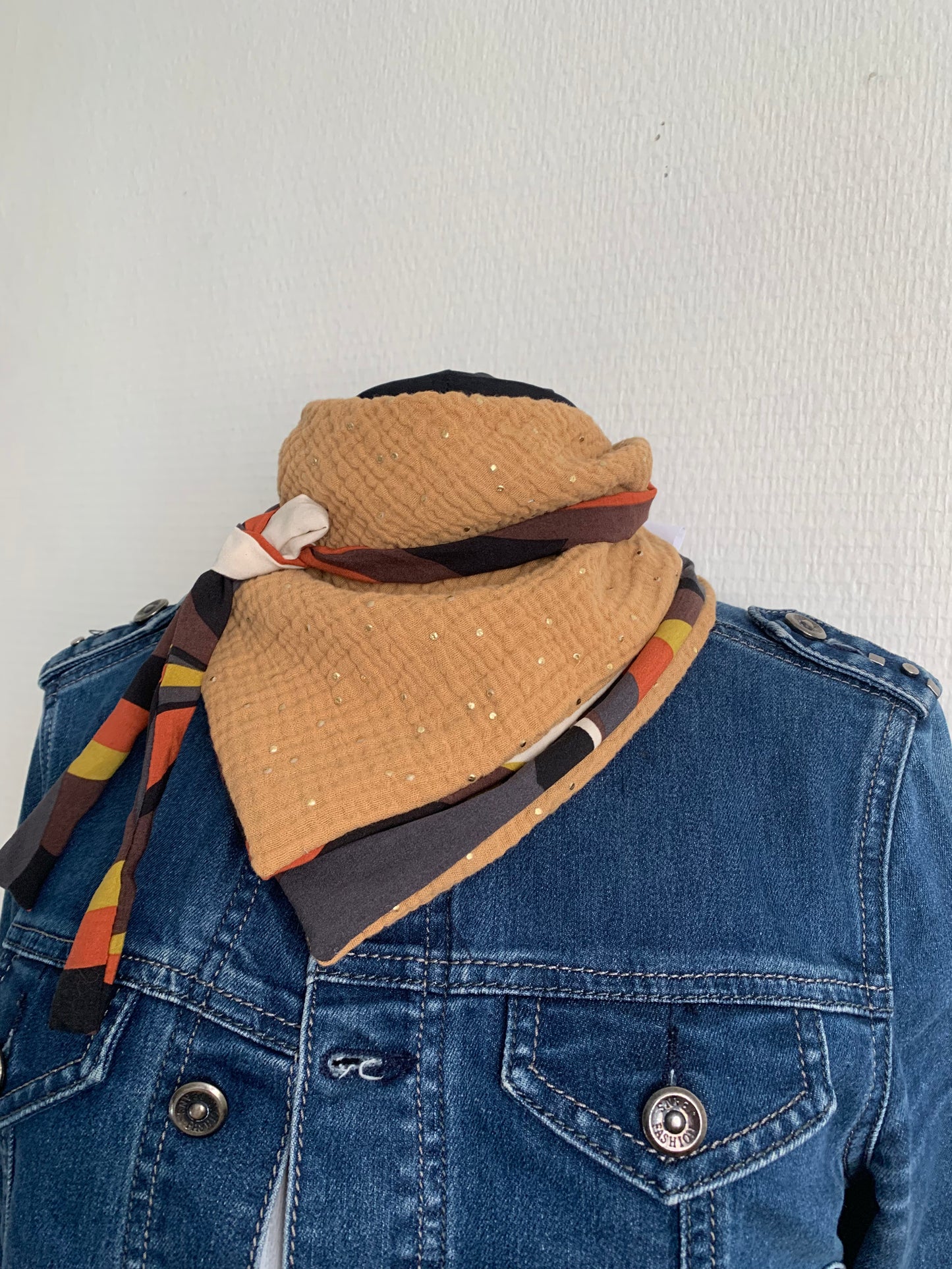 Mimi 3 Mini Foulard forme triangle à lanières