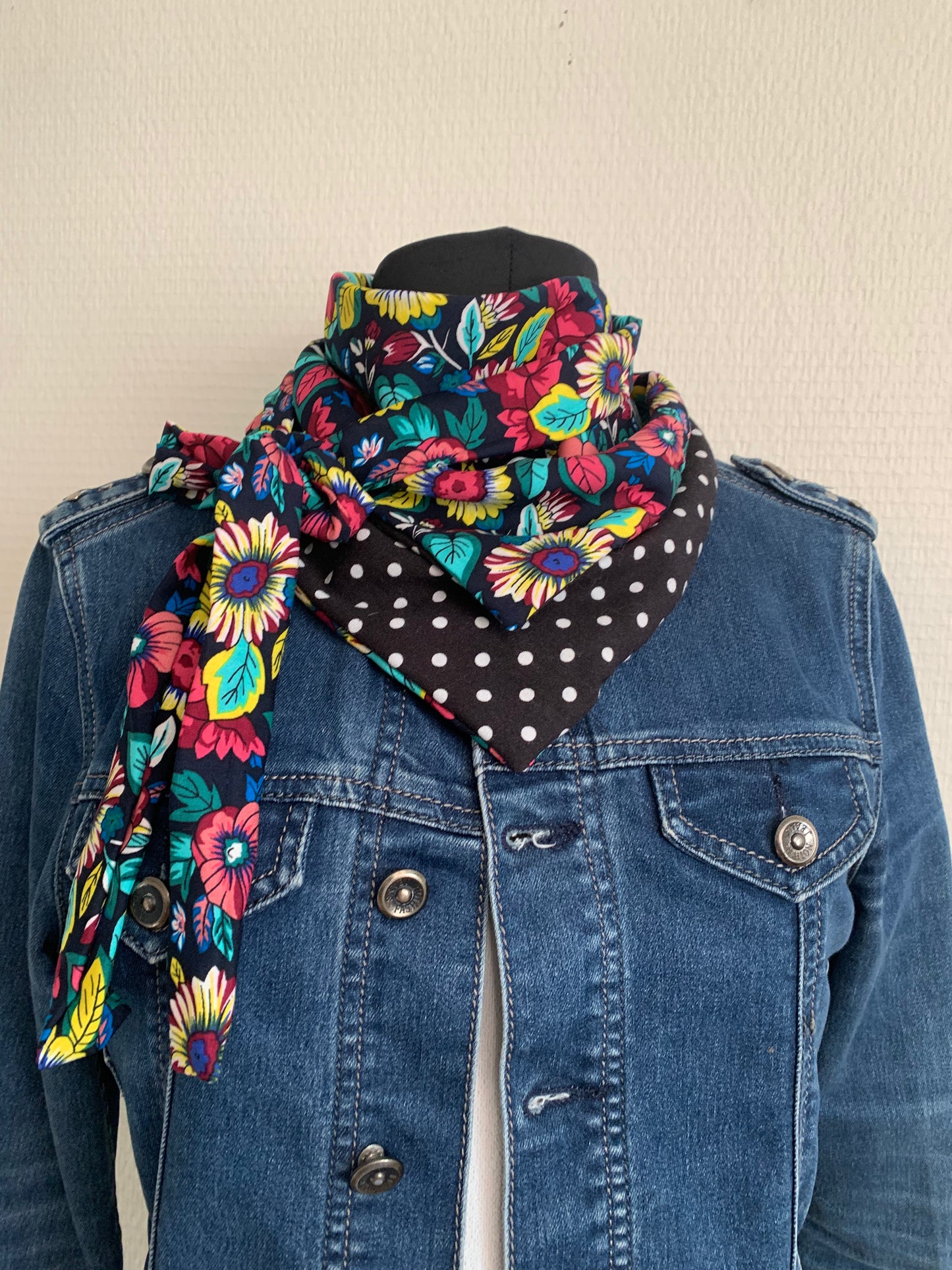 Mimi 1 Mini Foulard forme triangle à lanières