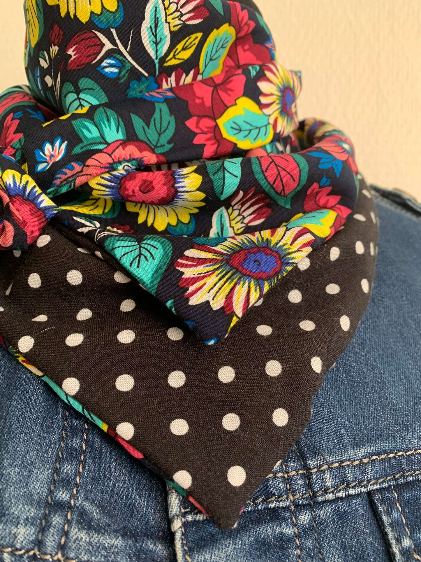 Mimi 1 Mini Foulard forme triangle à lanières