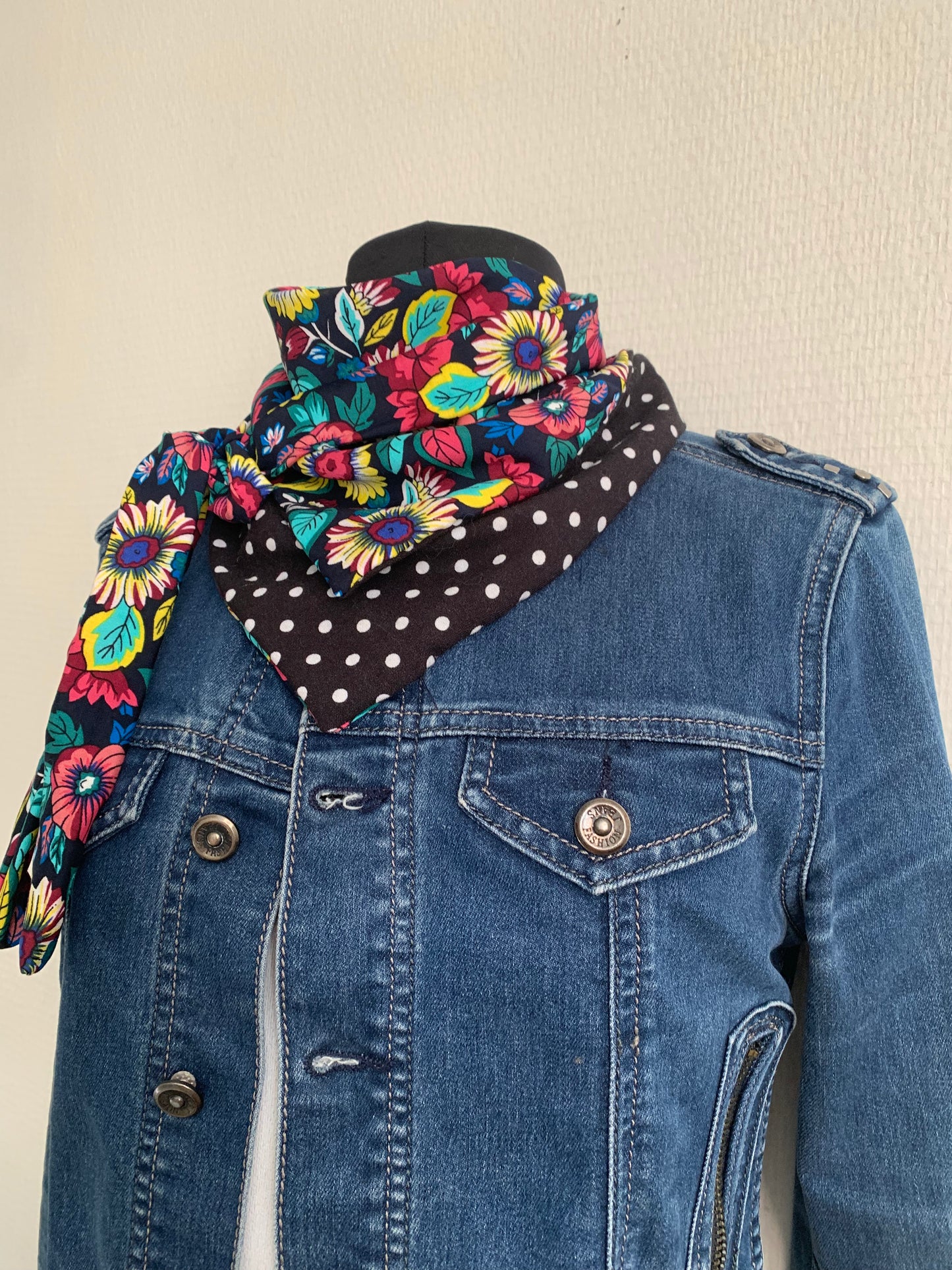 Mimi 1 Mini Foulard forme triangle à lanières
