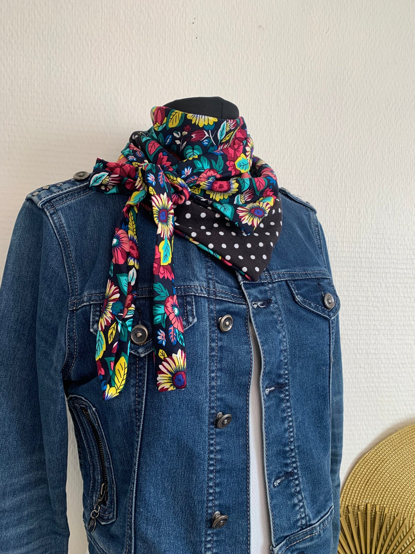Mimi 1 Mini Foulard forme triangle à lanières